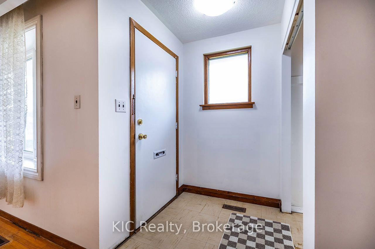 Photo 4 of 1151 Valley Court, Oshawa, Lakeview — HOMEH