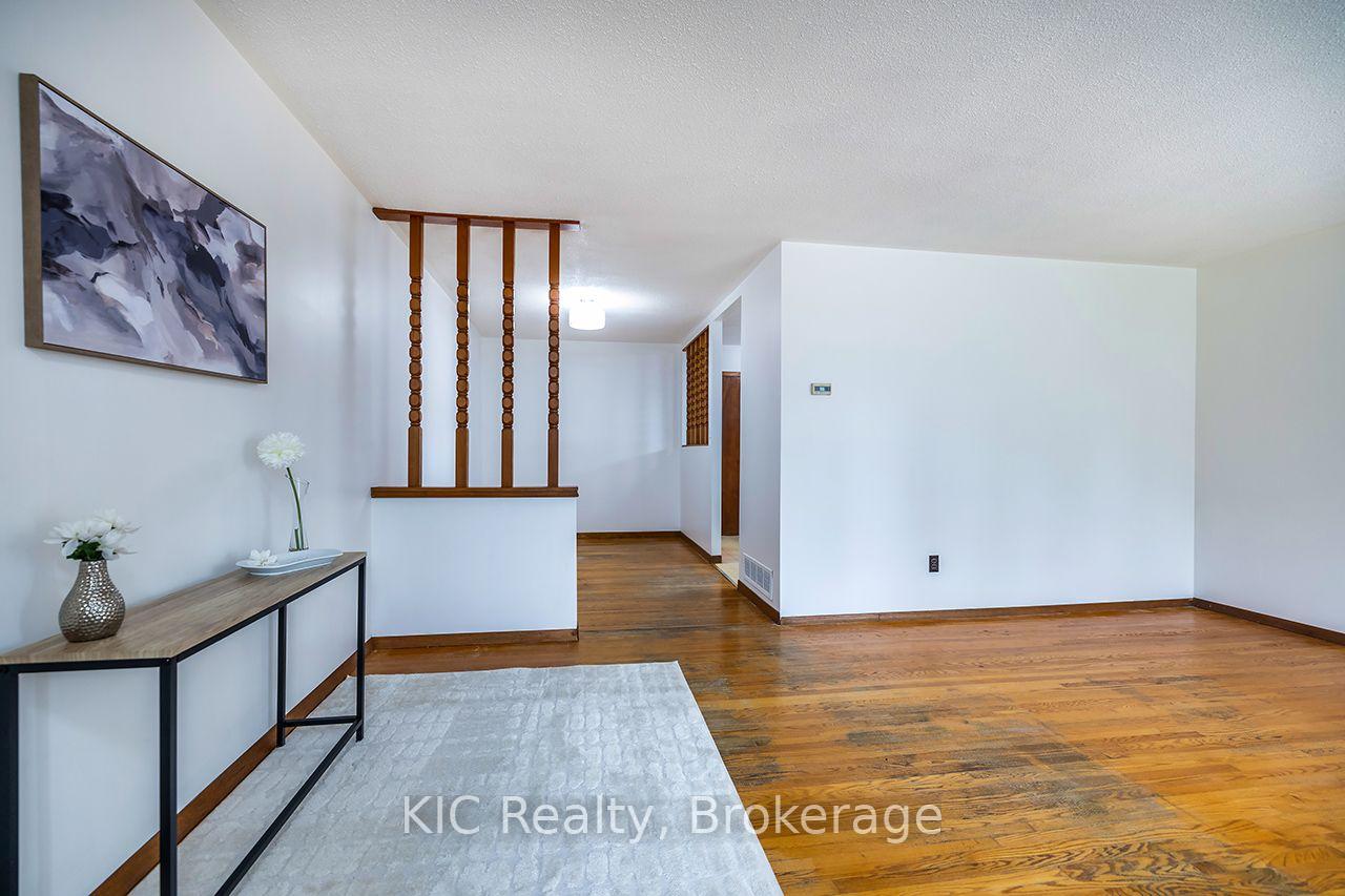 Photo 5 of 1151 Valley Court, Oshawa, Lakeview — HOMEH