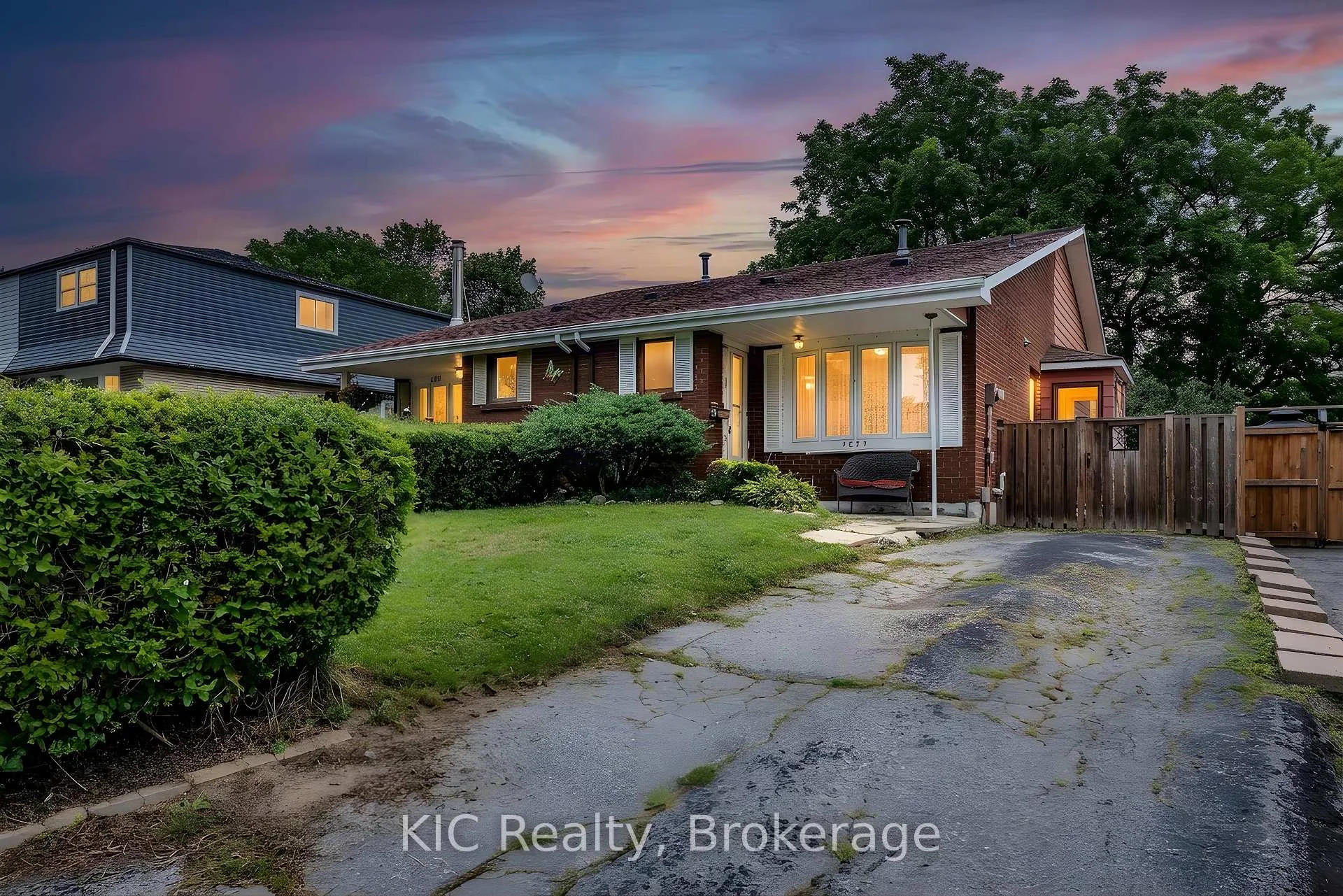 Photo 2 of 1151 Valley Court, Oshawa, Lakeview — HOMEH