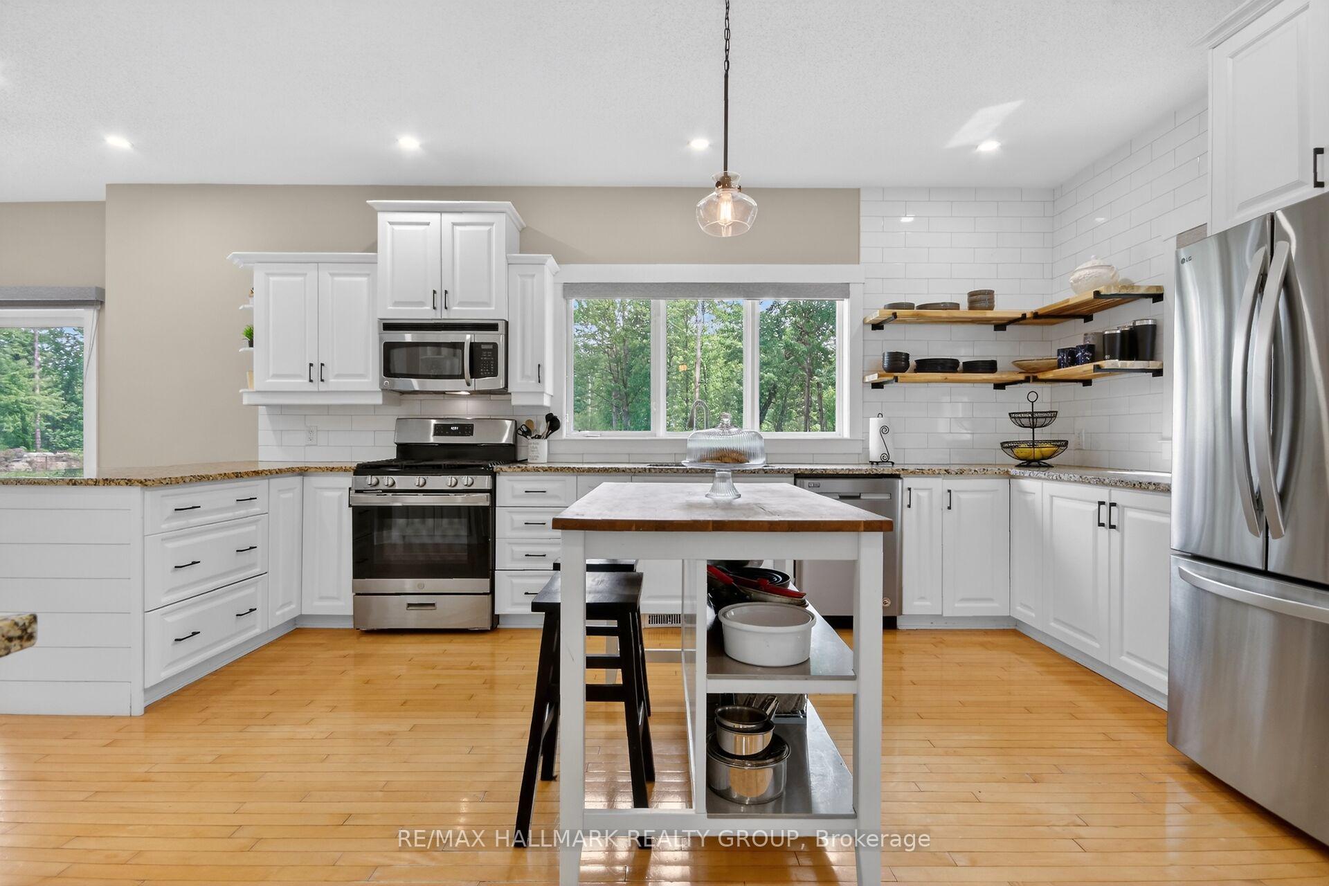 Photo 20 of 104 Wilbert Cox Drive, Ottawa, Huntley Ward (South East) — HOMEH