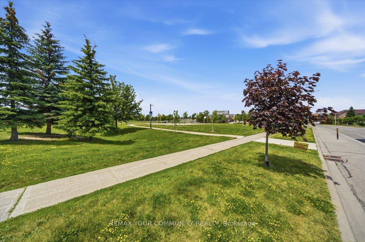 Photo 23 of Unit Lower, 2 Hollywood Hill Circle, Vaughan, Vellore Village — HOMEH