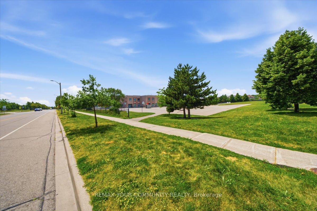 Photo 24 of Unit Lower, 2 Hollywood Hill Circle, Vaughan, Vellore Village — HOMEH