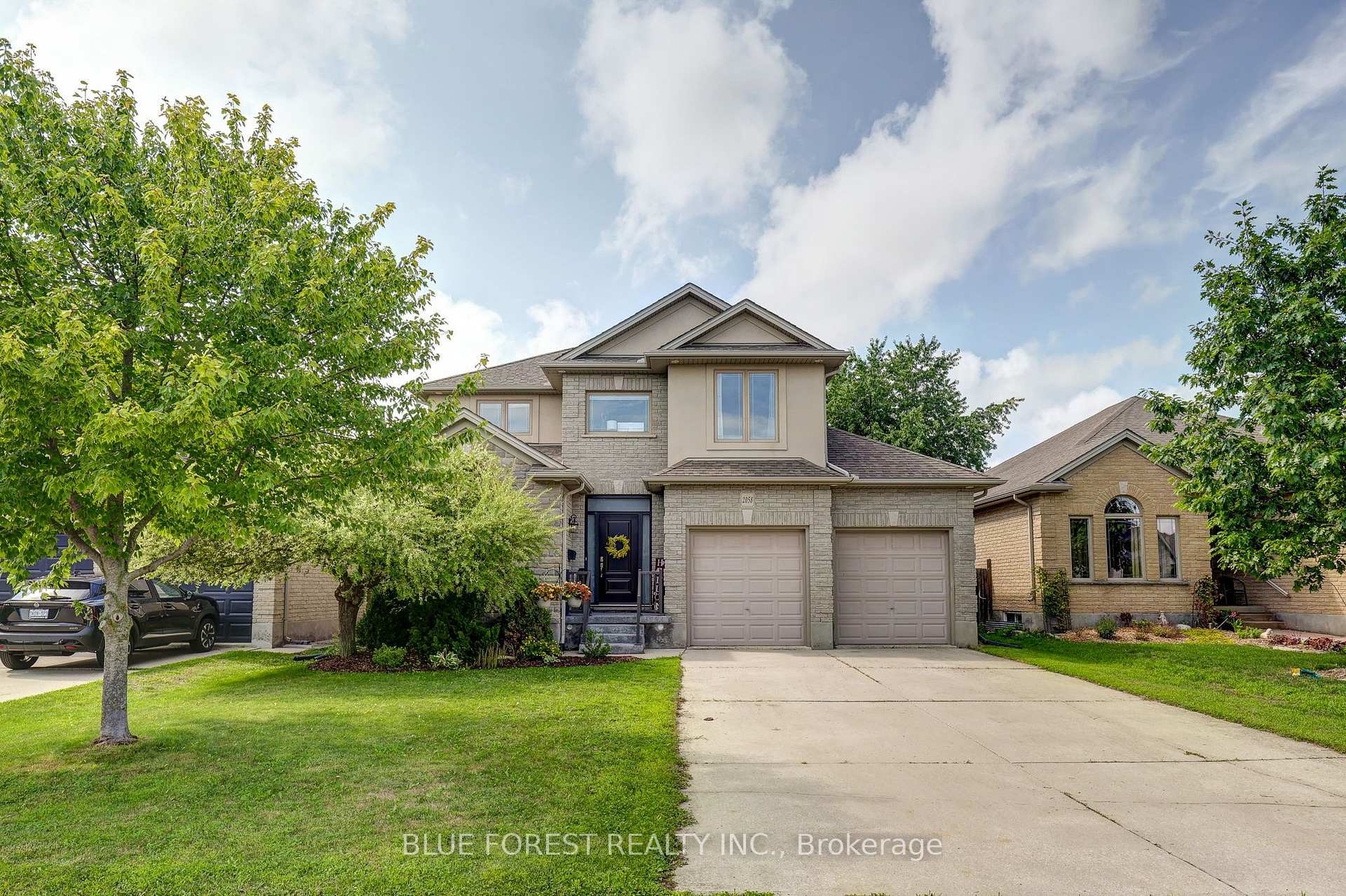 Photo 2 of 2058 Westpoint Heights, London, South V — HOMEH