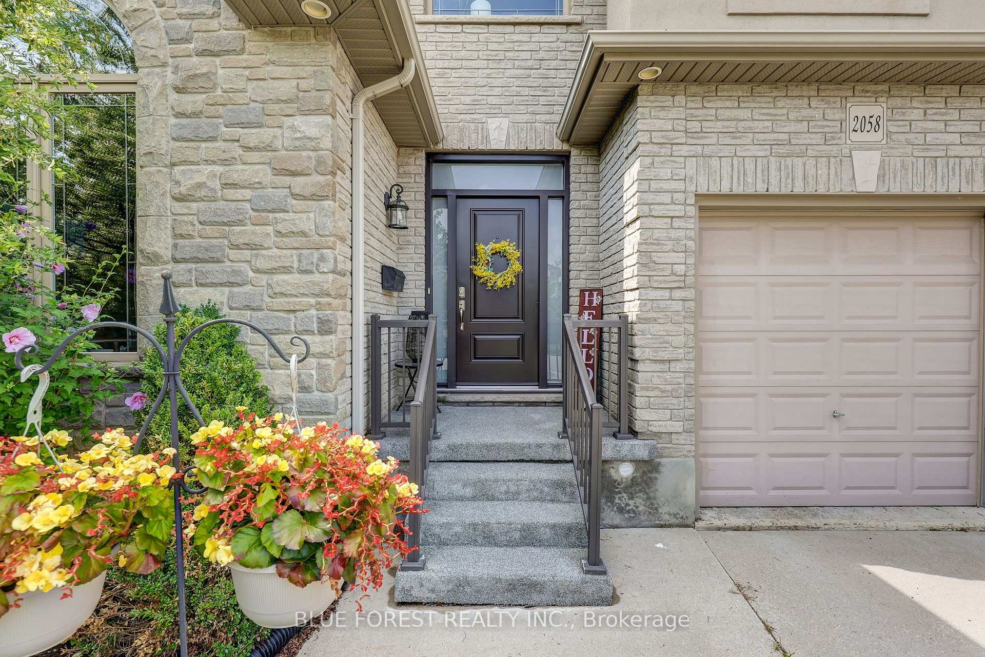 Photo 5 of 2058 Westpoint Heights, London, South V — HOMEH