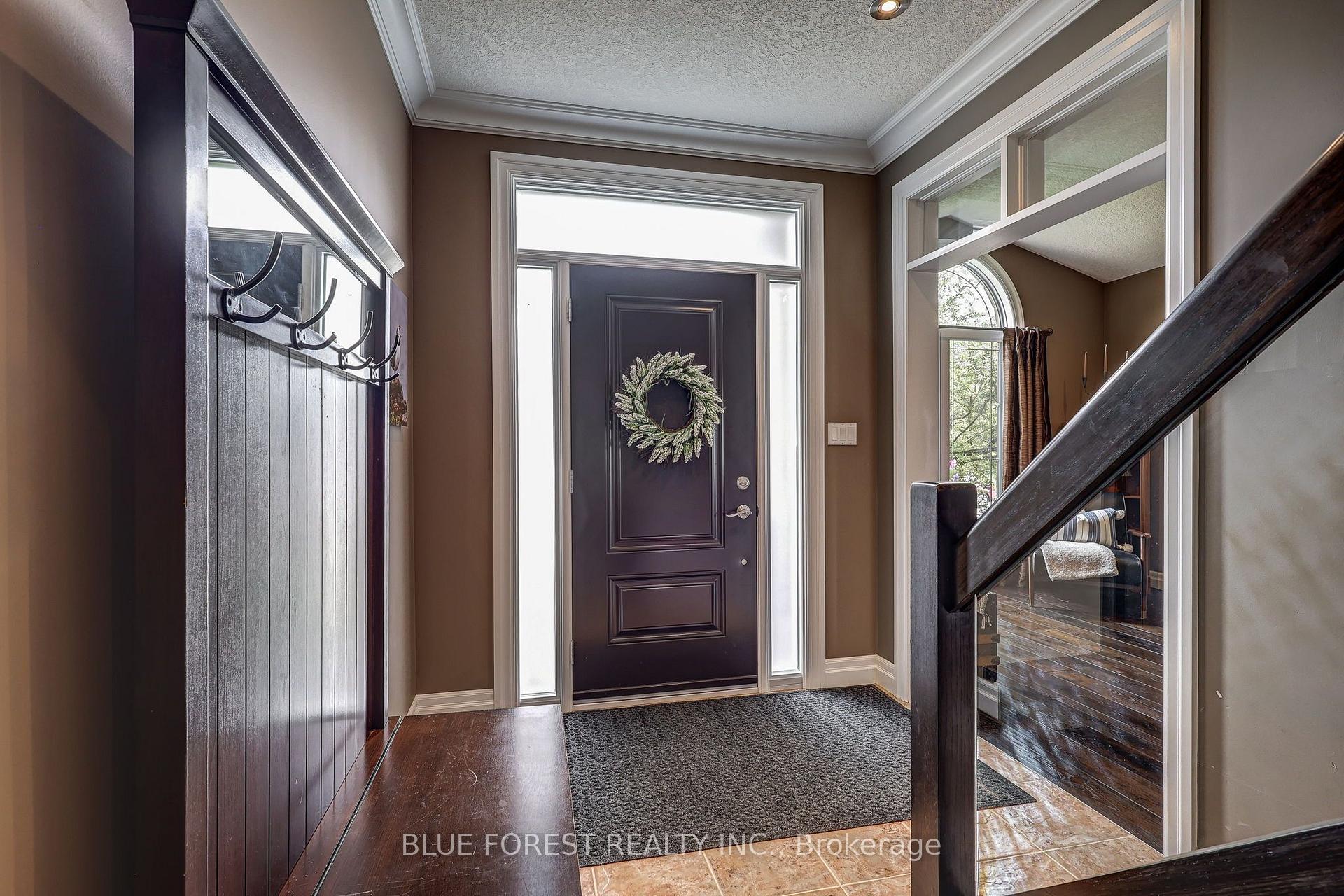 Photo 6 of 2058 Westpoint Heights, London, South V — HOMEH