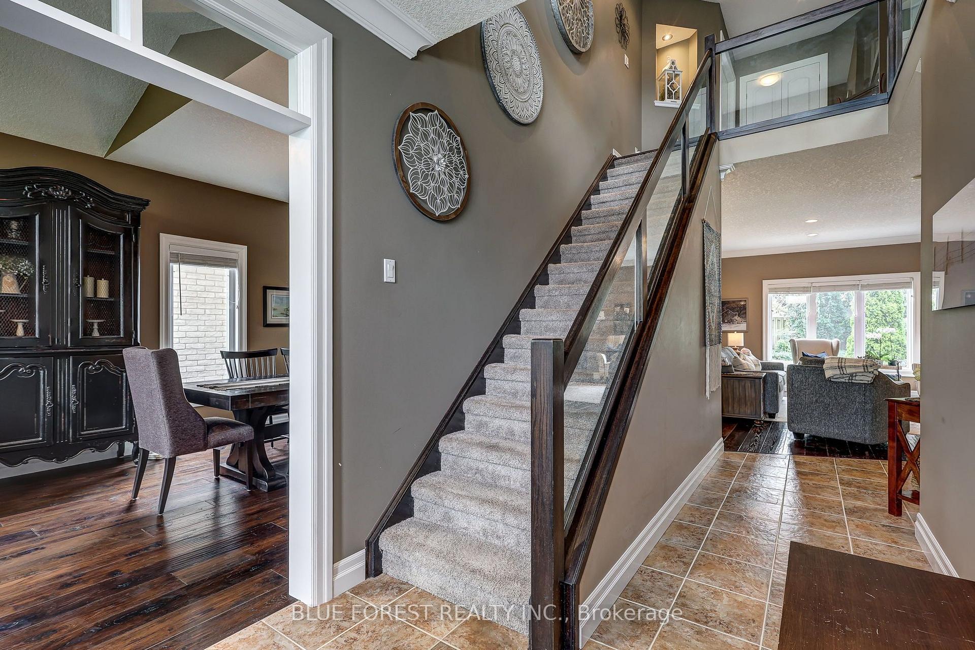 Photo 7 of 2058 Westpoint Heights, London, South V — HOMEH