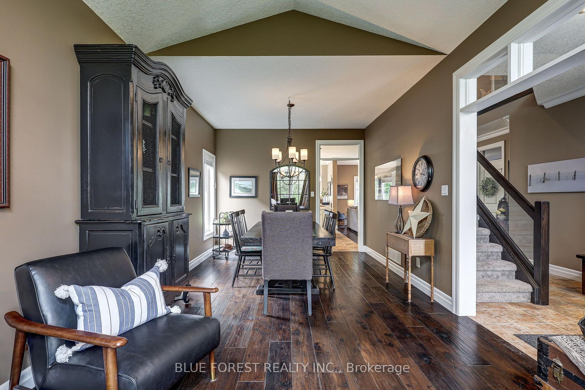 Photo 8 of 2058 Westpoint Heights, London, South V — HOMEH