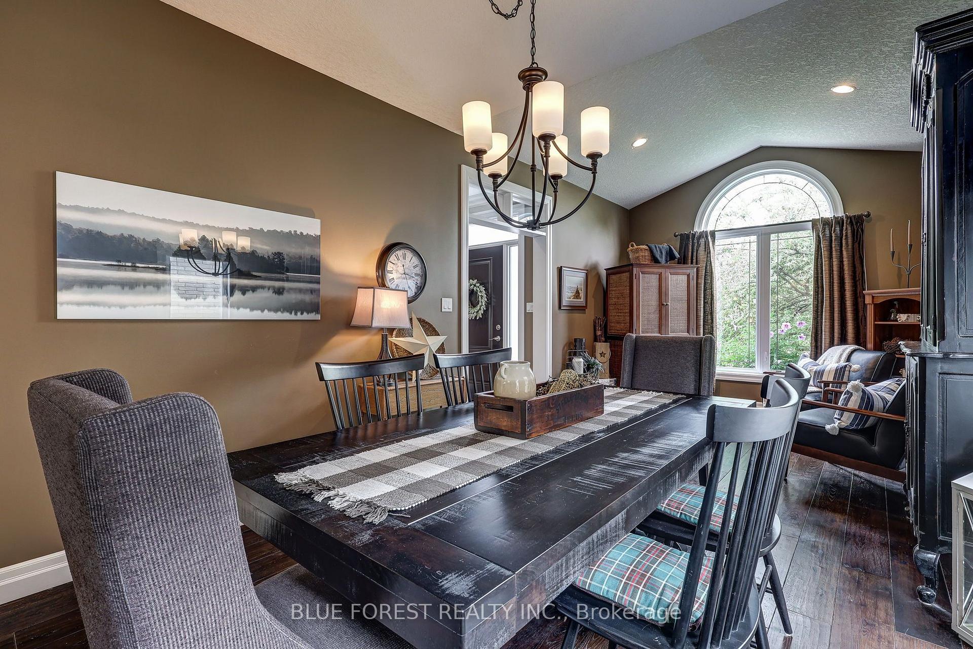 Photo 10 of 2058 Westpoint Heights, London, South V — HOMEH