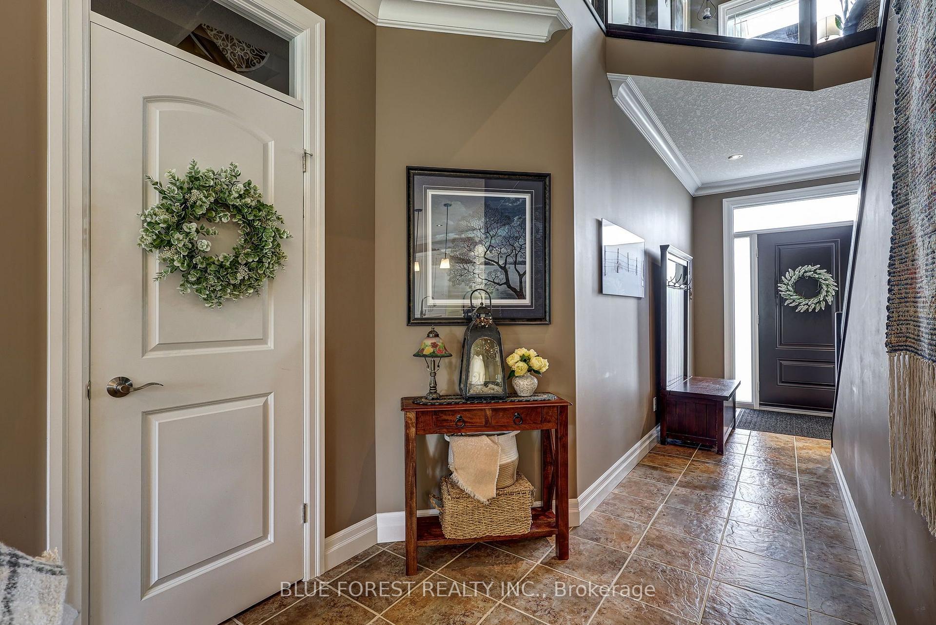 Photo 12 of 2058 Westpoint Heights, London, South V — HOMEH