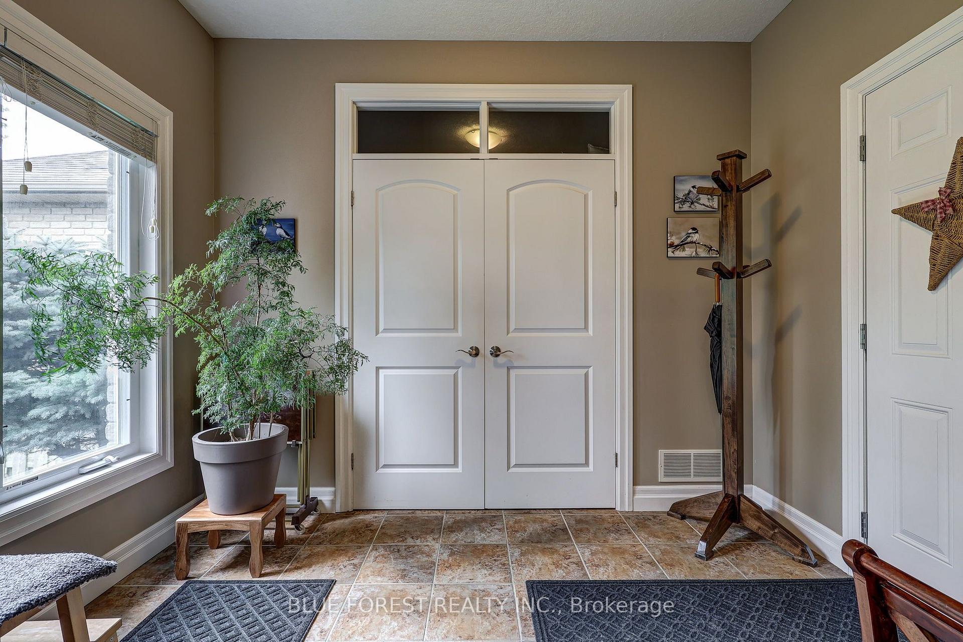 Photo 14 of 2058 Westpoint Heights, London, South V — HOMEH