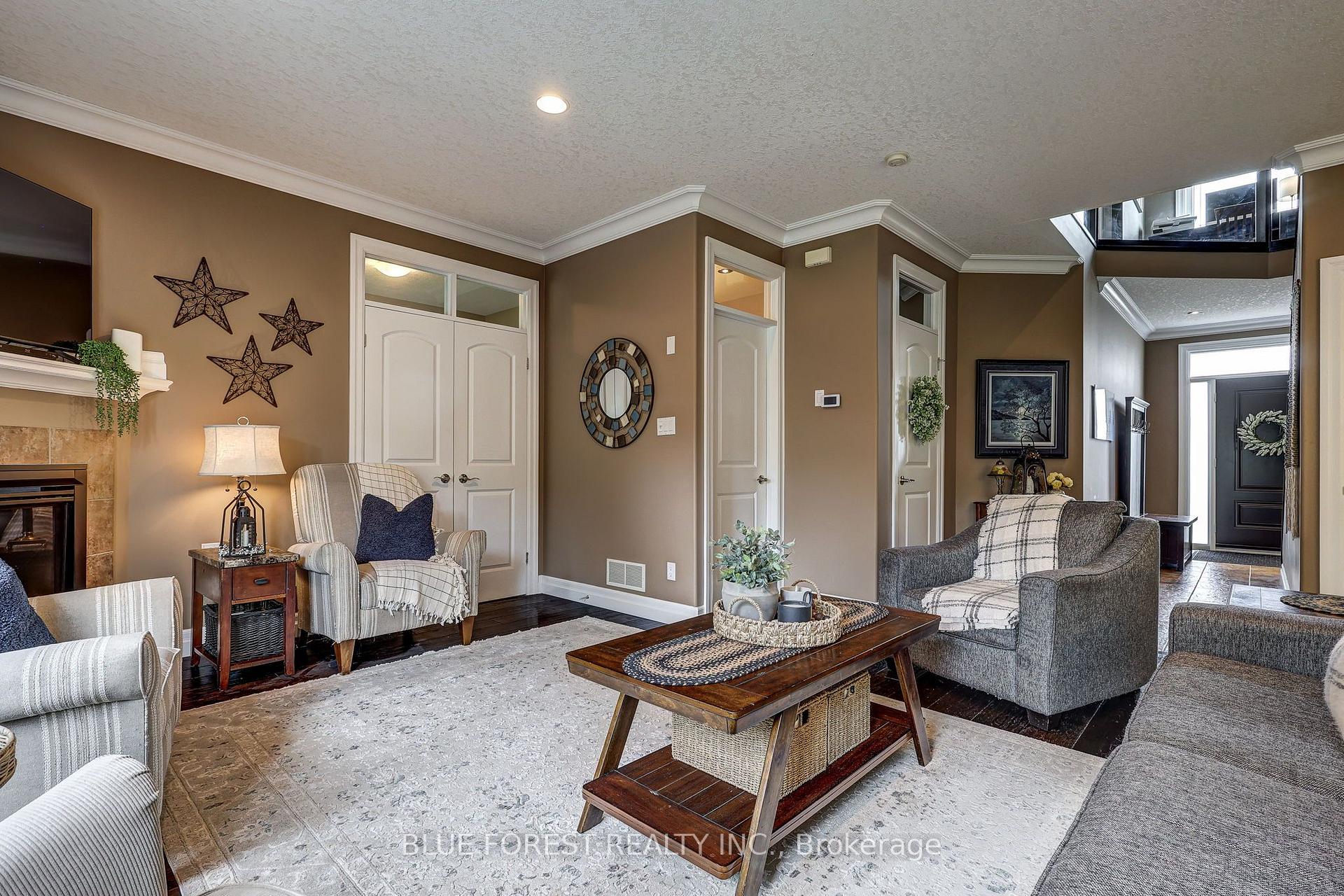 Photo 15 of 2058 Westpoint Heights, London, South V — HOMEH