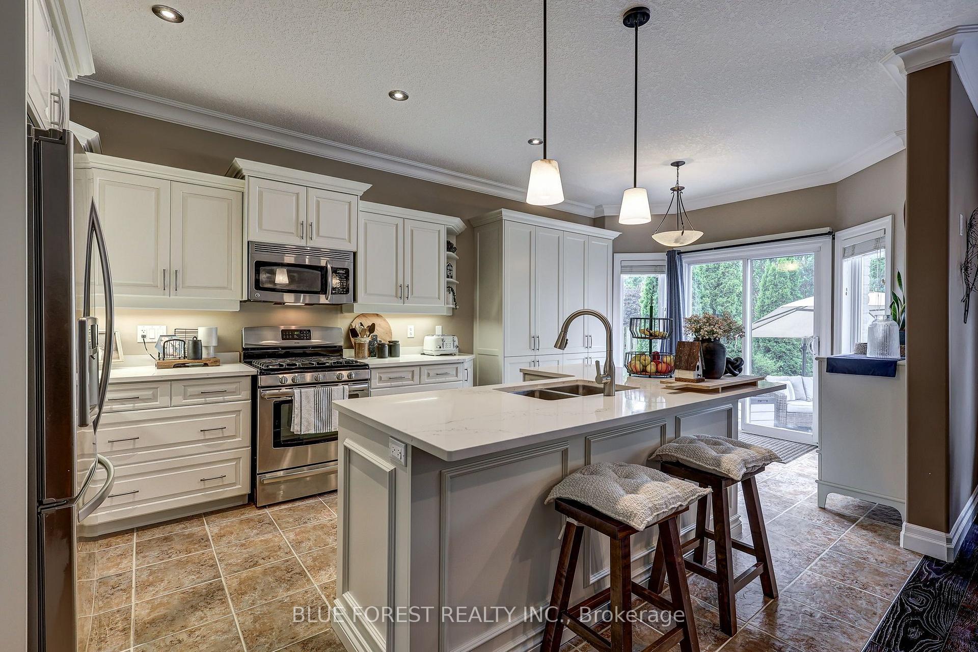 Photo 18 of 2058 Westpoint Heights, London, South V — HOMEH