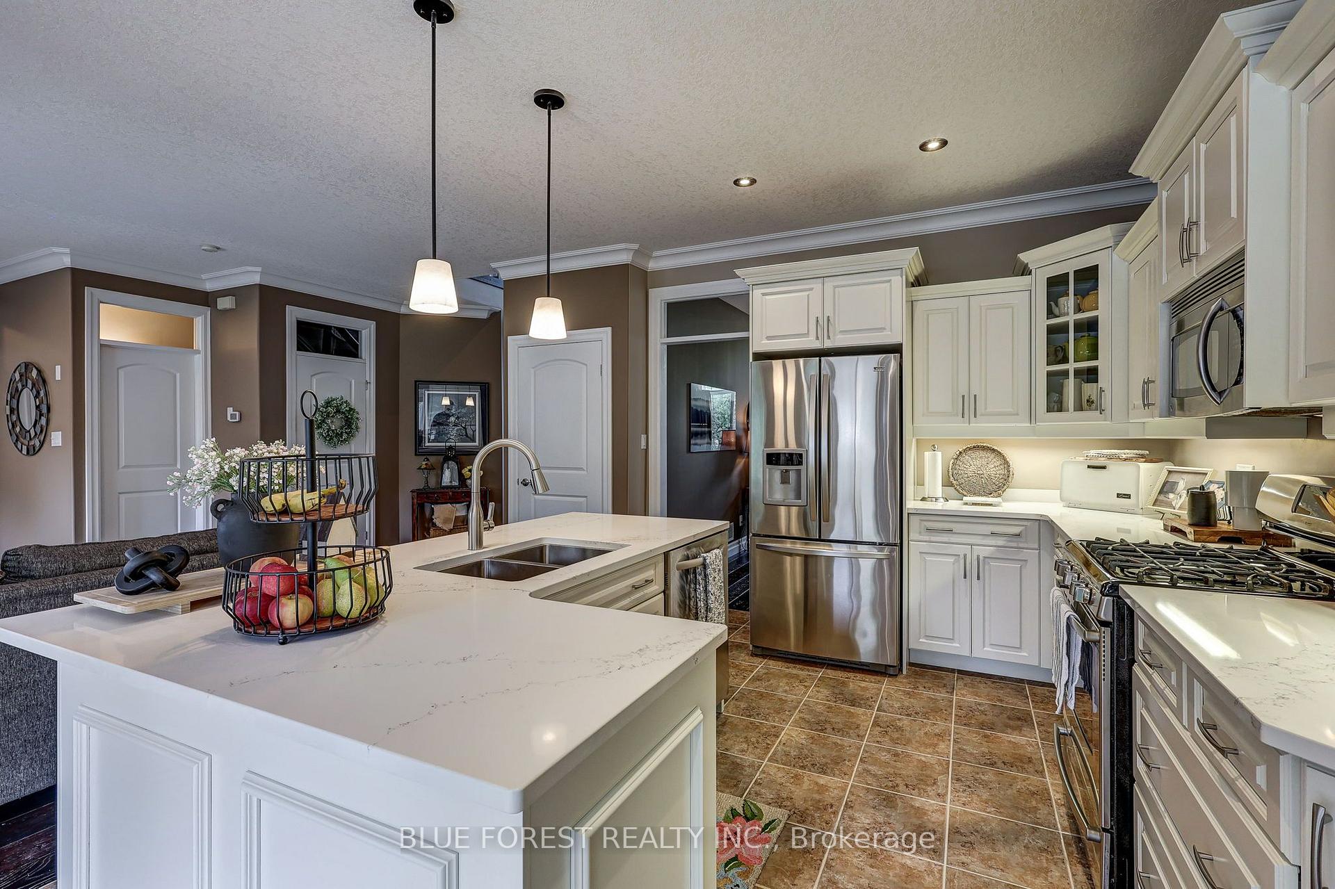Photo 20 of 2058 Westpoint Heights, London, South V — HOMEH
