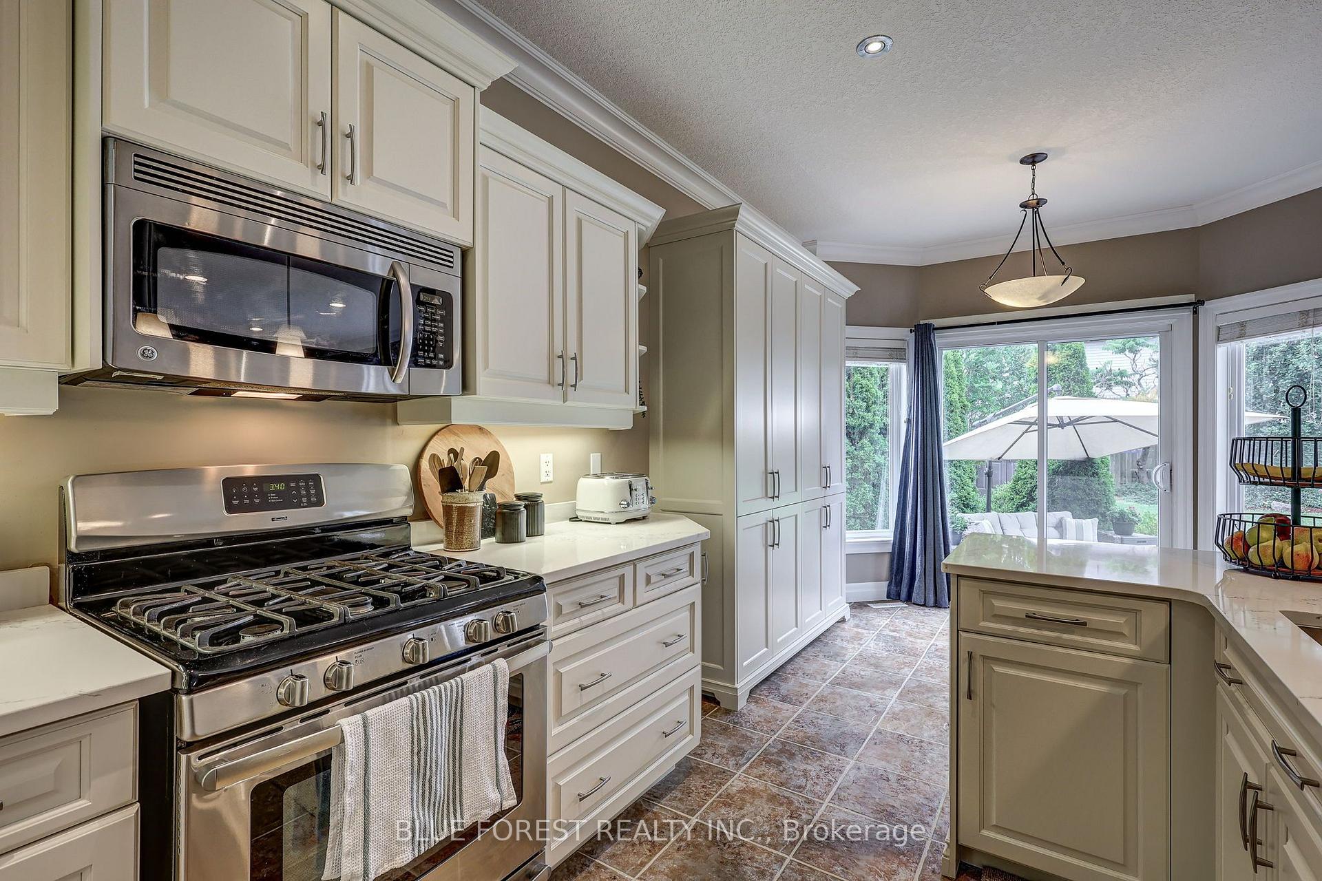 Photo 23 of 2058 Westpoint Heights, London, South V — HOMEH