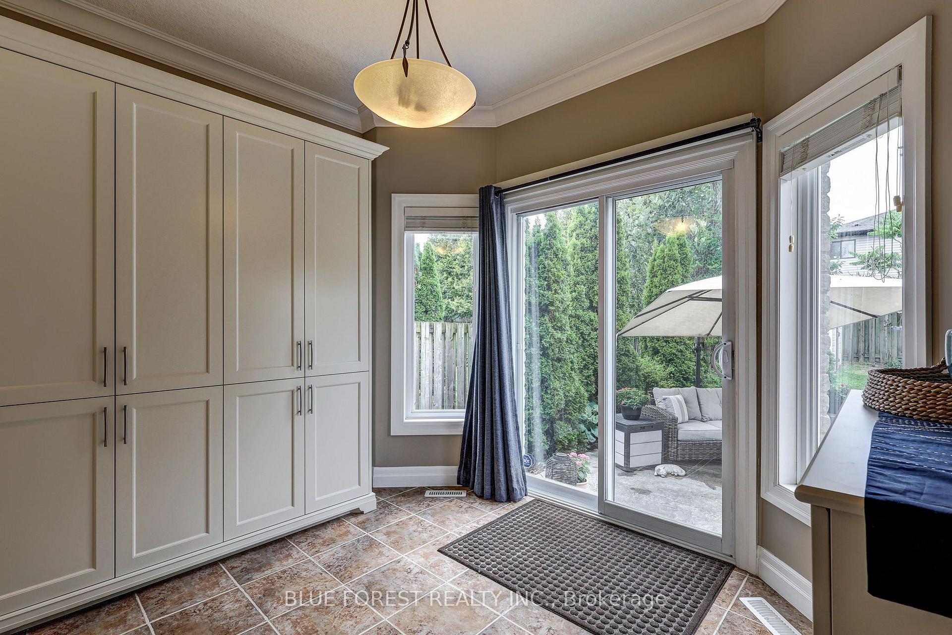 Photo 24 of 2058 Westpoint Heights, London, South V — HOMEH
