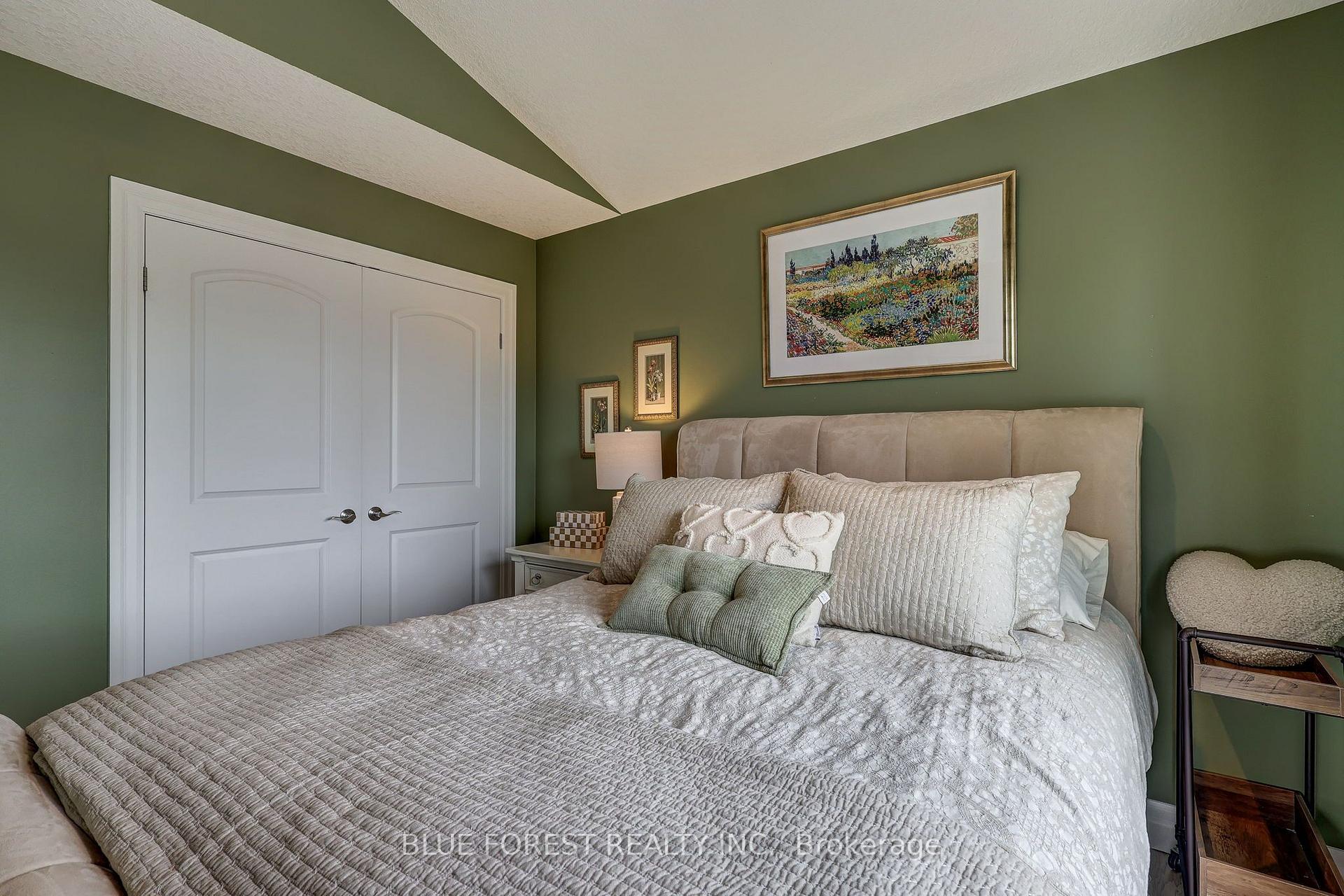 Photo 29 of 2058 Westpoint Heights, London, South V — HOMEH