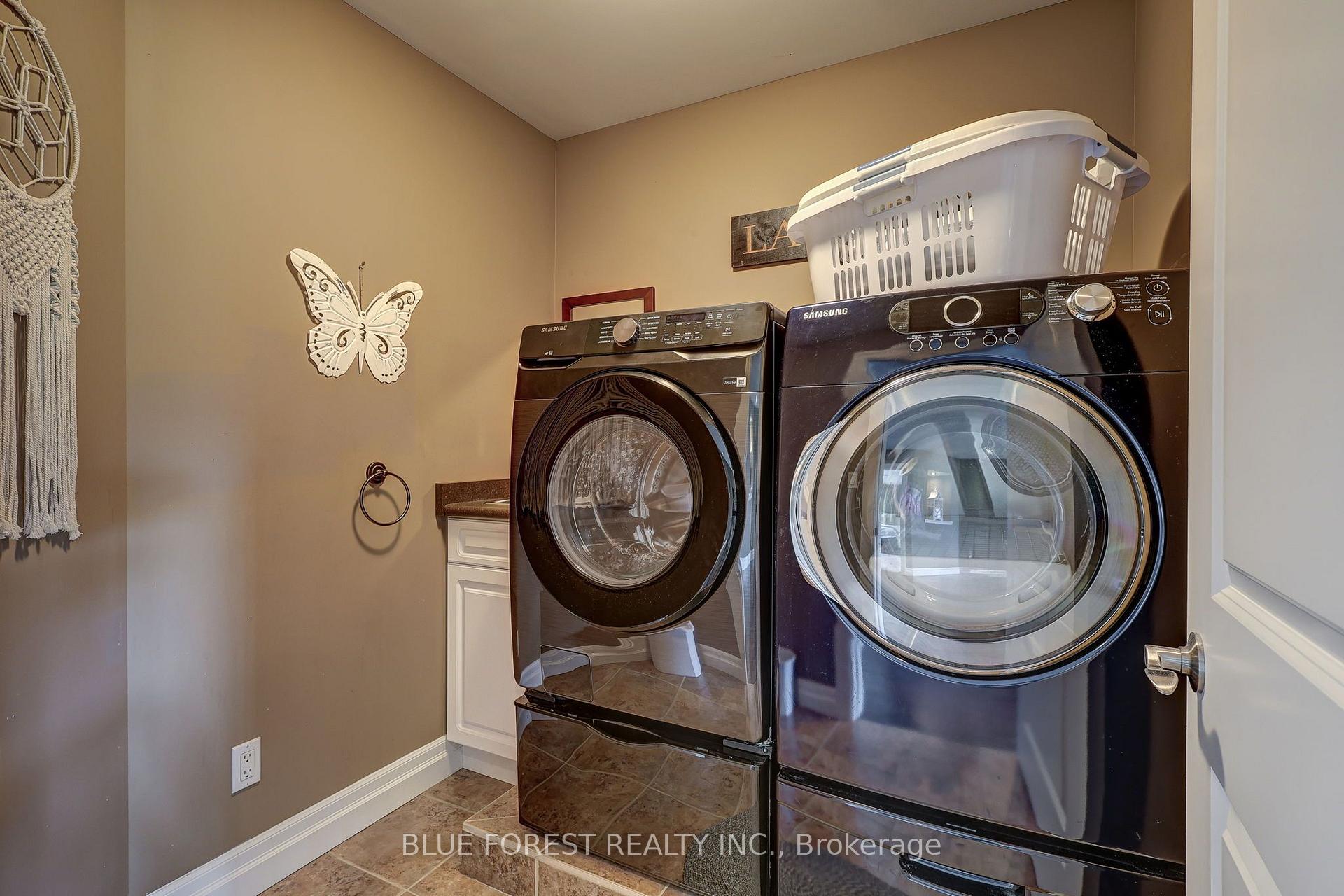 Photo 34 of 2058 Westpoint Heights, London, South V — HOMEH