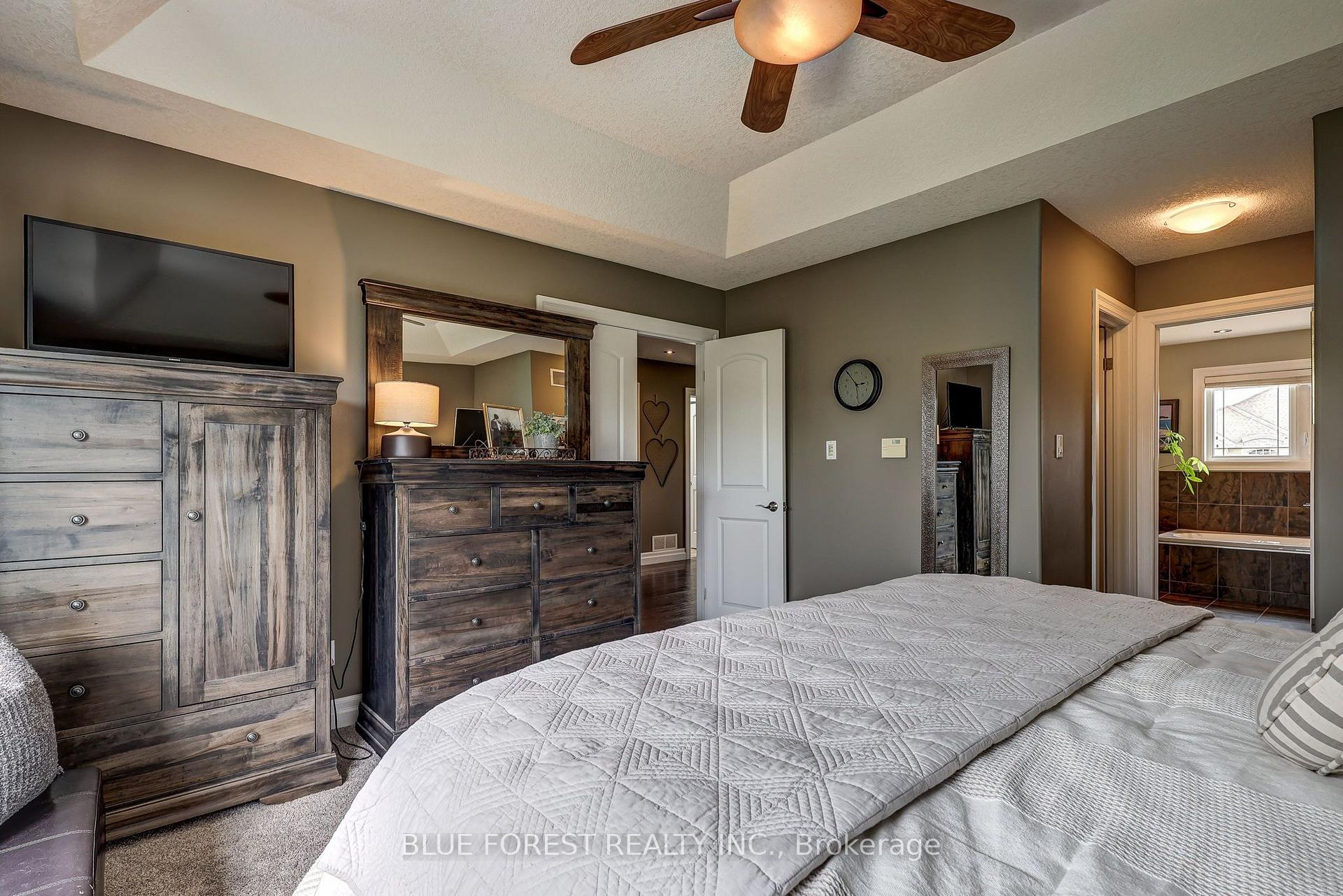 Photo 36 of 2058 Westpoint Heights, London, South V — HOMEH