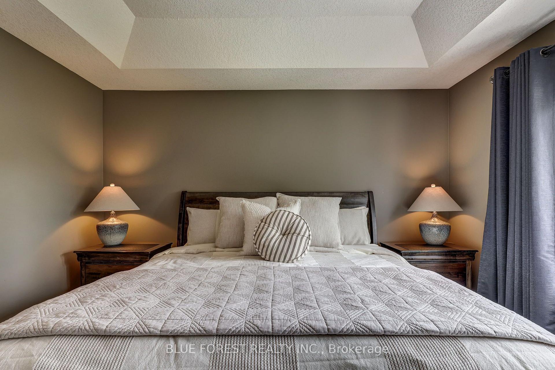 Photo 37 of 2058 Westpoint Heights, London, South V — HOMEH