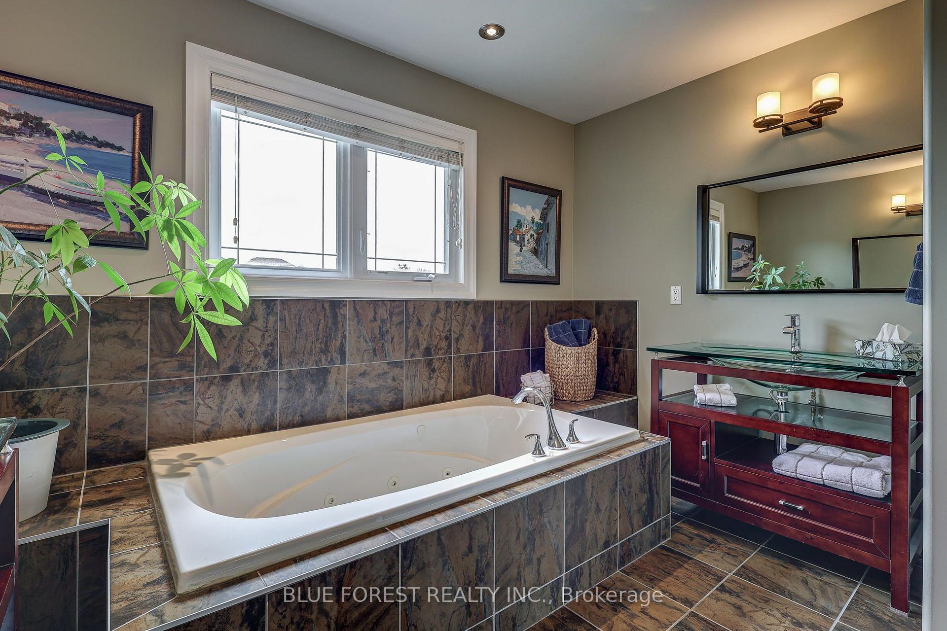 Photo 39 of 2058 Westpoint Heights, London, South V — HOMEH