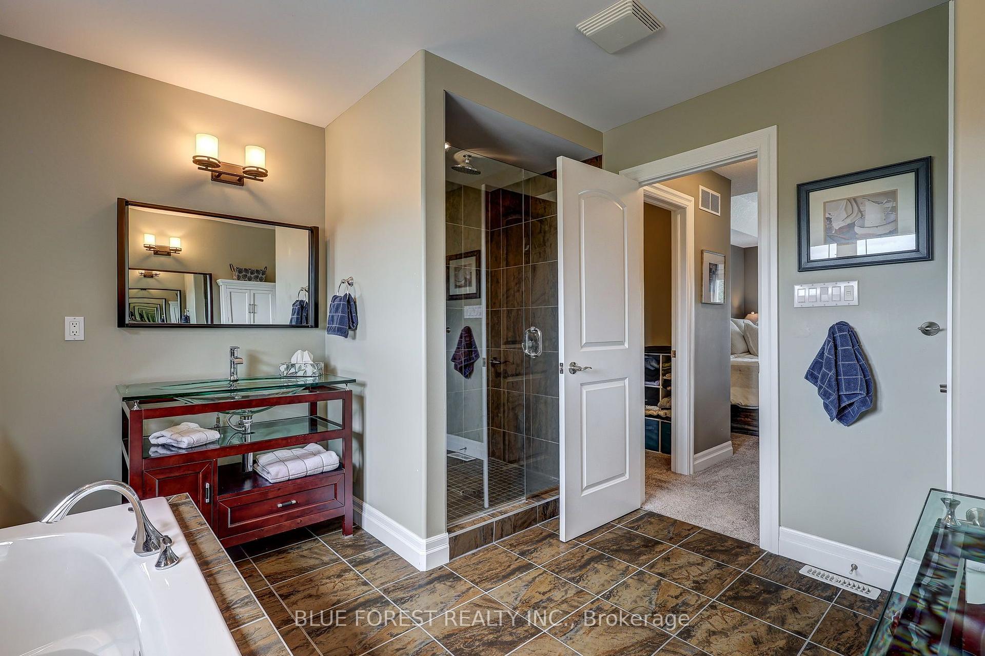 Photo 40 of 2058 Westpoint Heights, London, South V — HOMEH