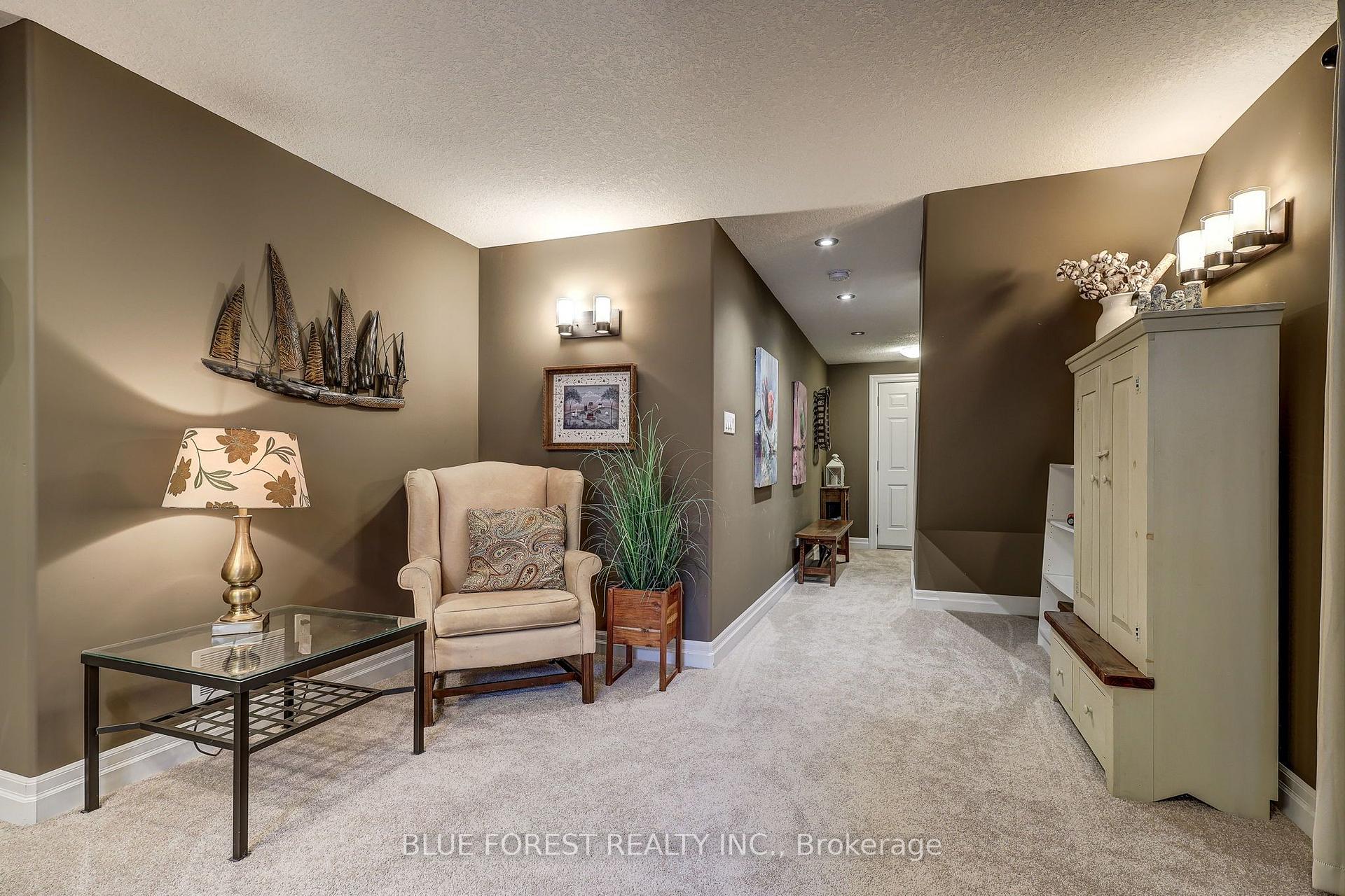 Photo 43 of 2058 Westpoint Heights, London, South V — HOMEH