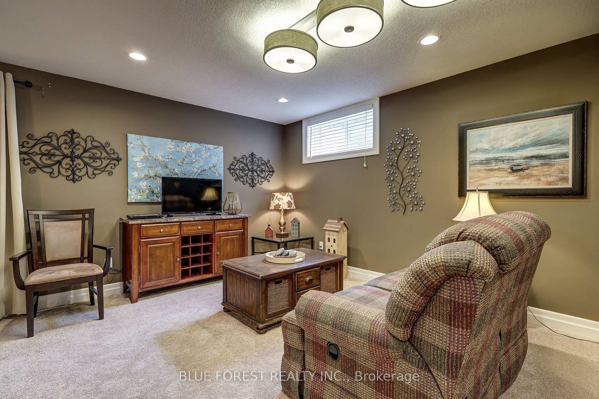 Photo 46 of 2058 Westpoint Heights, London, South V — HOMEH