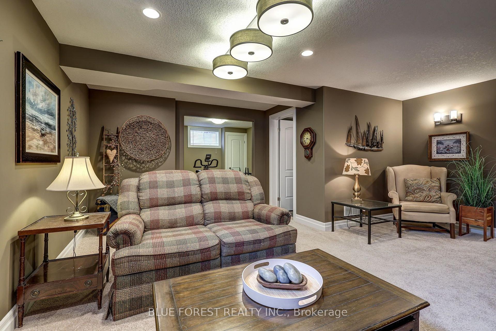 Photo 47 of 2058 Westpoint Heights, London, South V — HOMEH