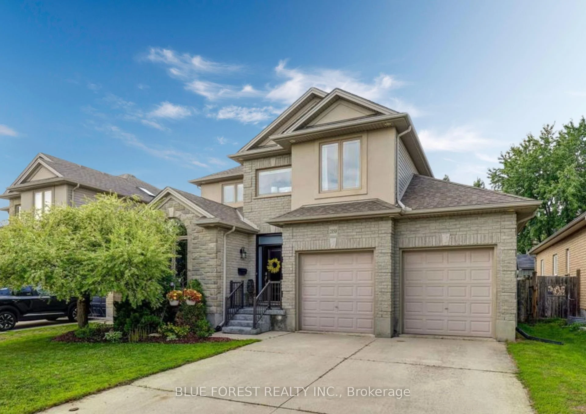 Photo 1 of 2058 Westpoint Heights, London, South V — HOMEH