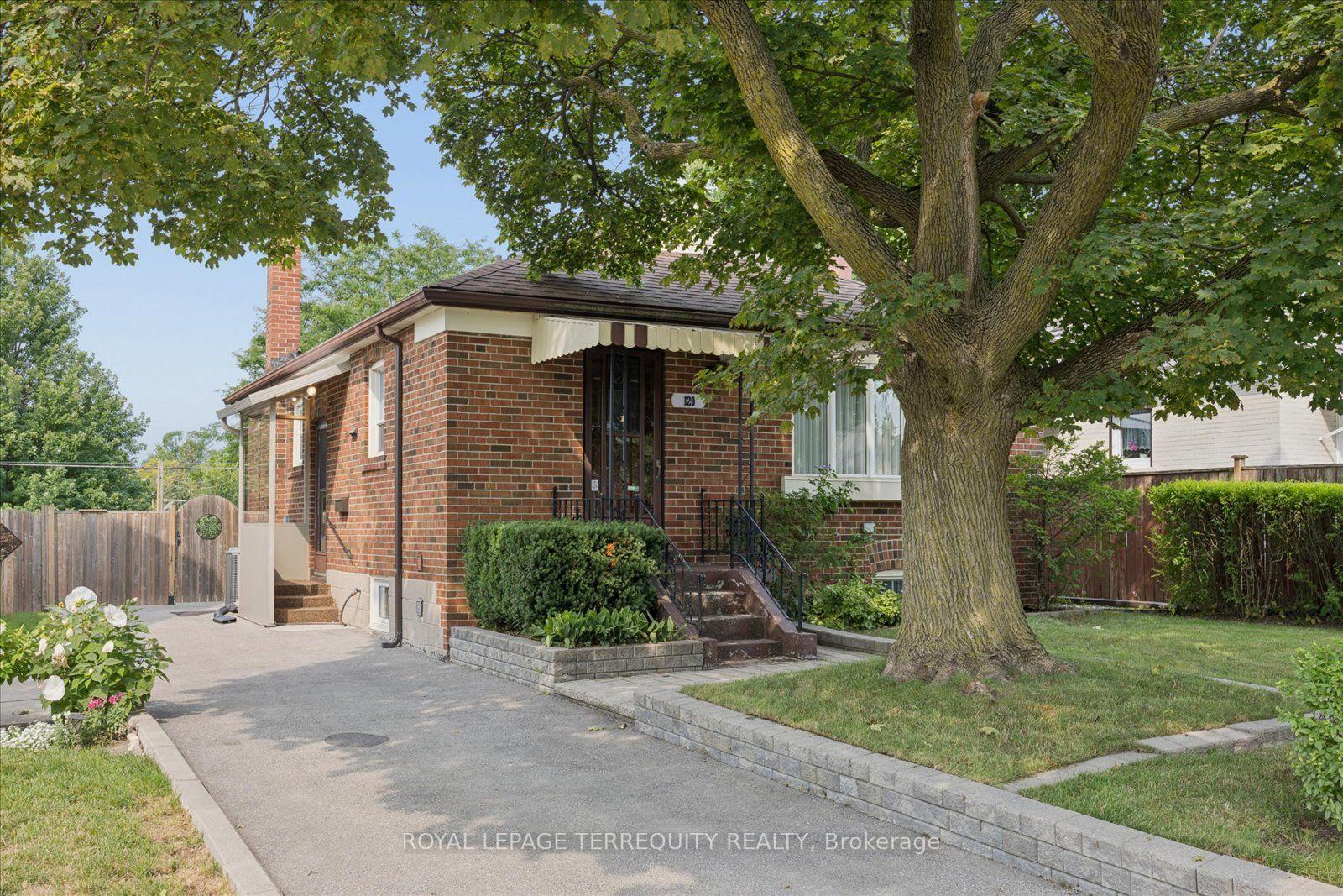 Photo 3 of 120 Ellington Drive, Scarborough, Wexford-Maryvale — HOMEH