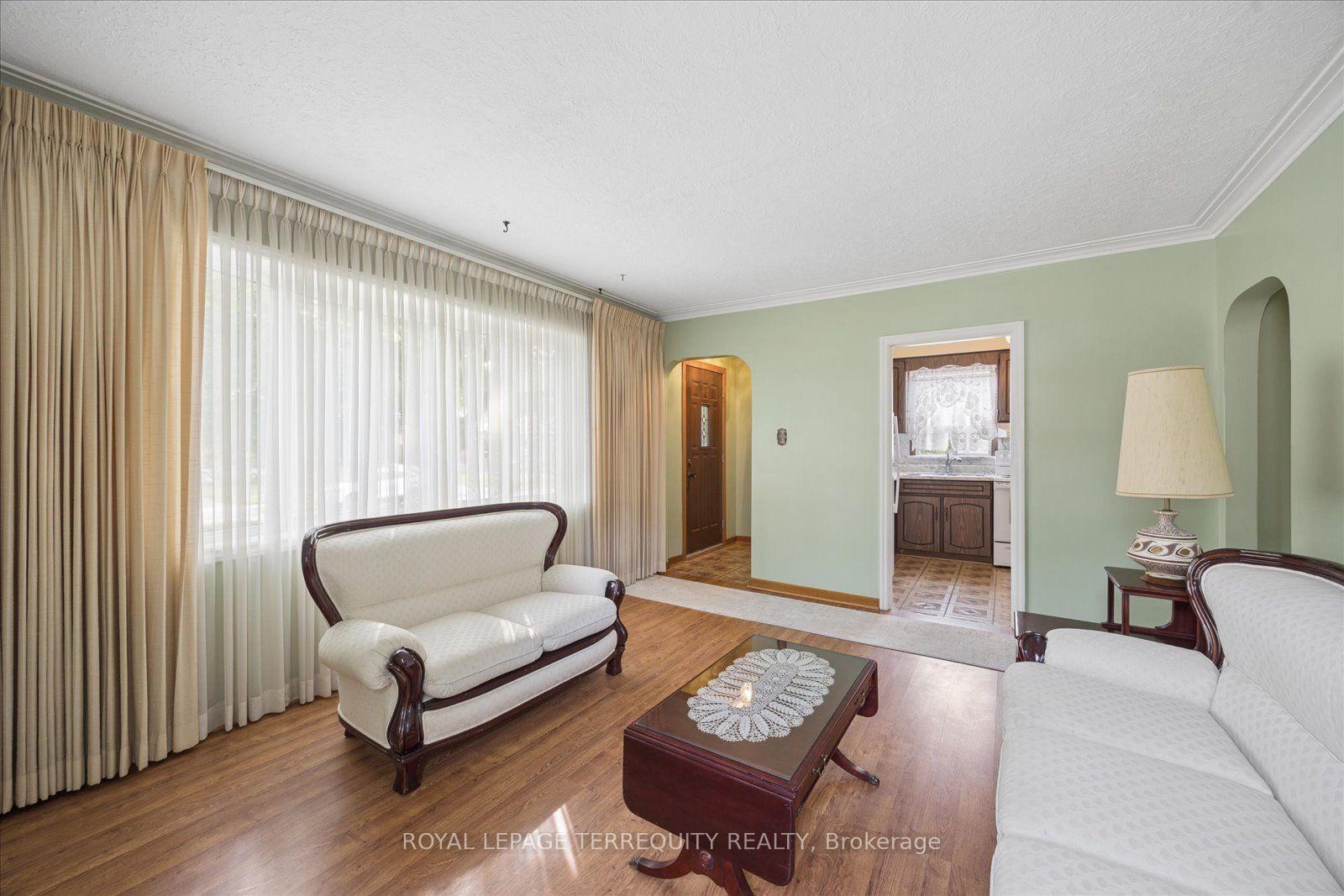 Photo 5 of 120 Ellington Drive, Scarborough, Wexford-Maryvale — HOMEH