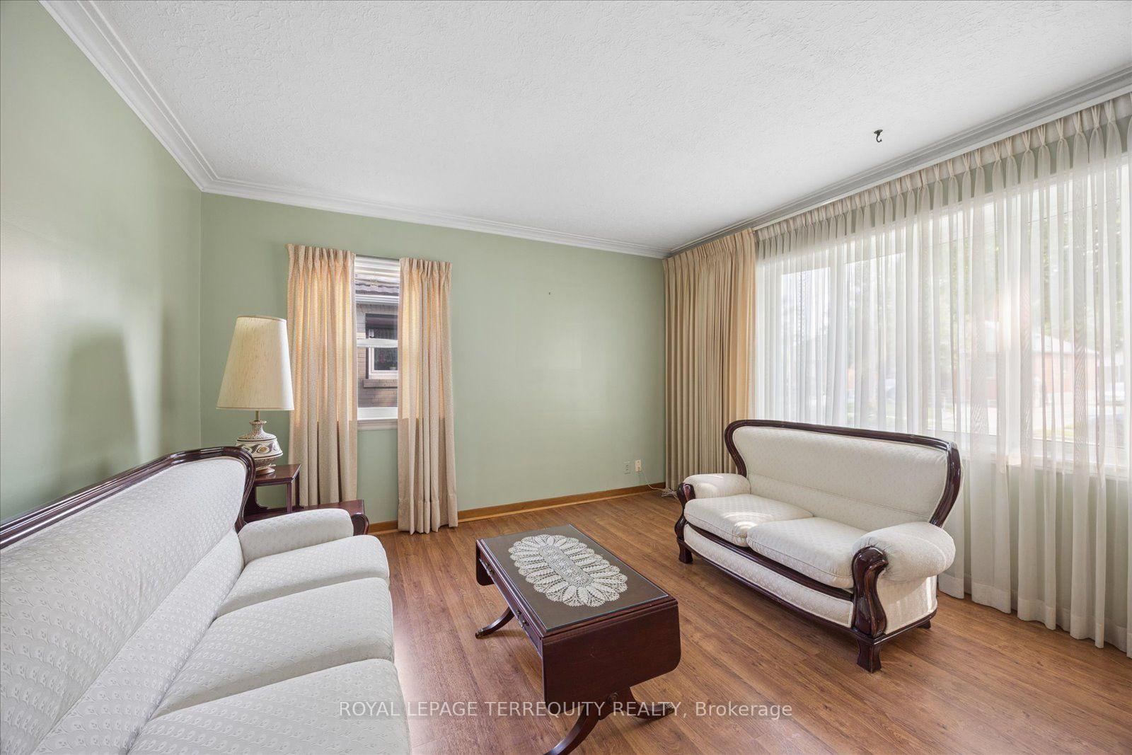 Photo 6 of 120 Ellington Drive, Scarborough, Wexford-Maryvale — HOMEH