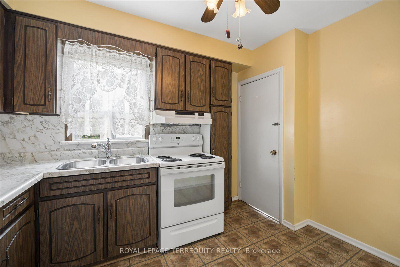 Photo 10 of 120 Ellington Drive, Scarborough, Wexford-Maryvale — HOMEH