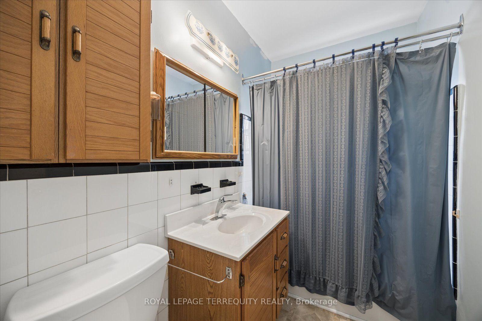 Photo 15 of 120 Ellington Drive, Scarborough, Wexford-Maryvale — HOMEH