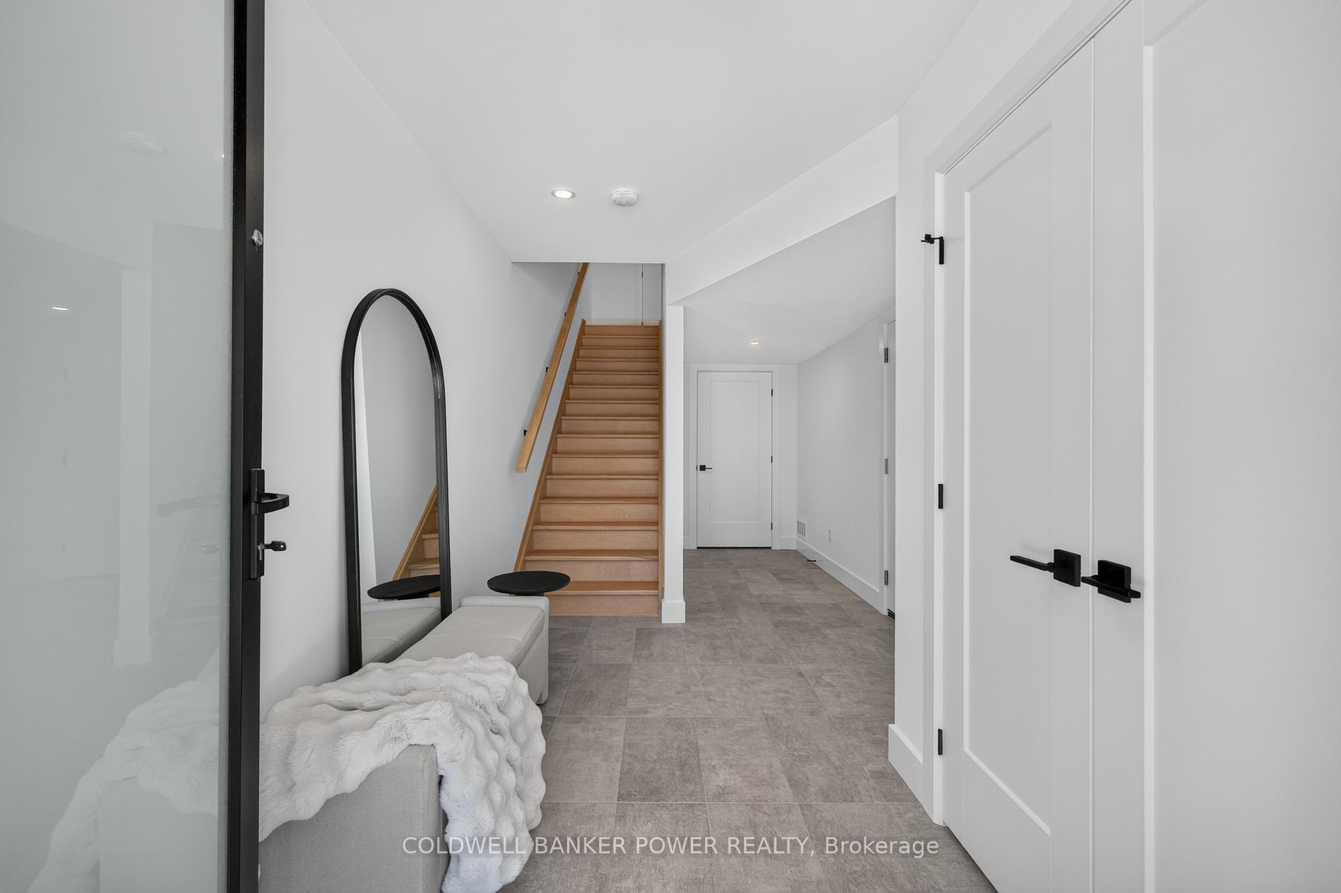 Photo 3 of Unit 9, 4255 Lismer Lane, London, South W — HOMEH