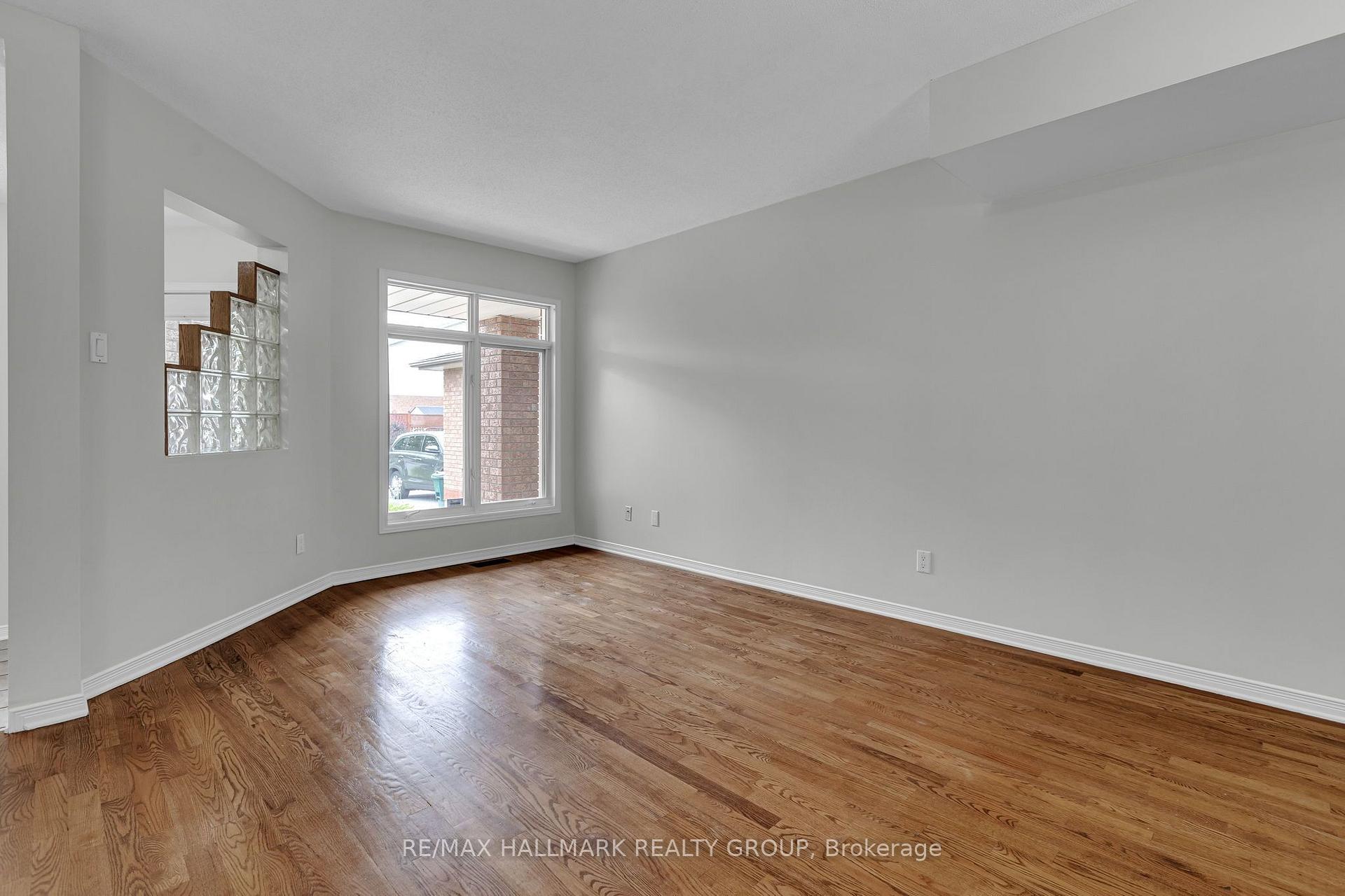 Photo 7 of 146 College Circle, Ottawa, Castle Heights — HOMEH