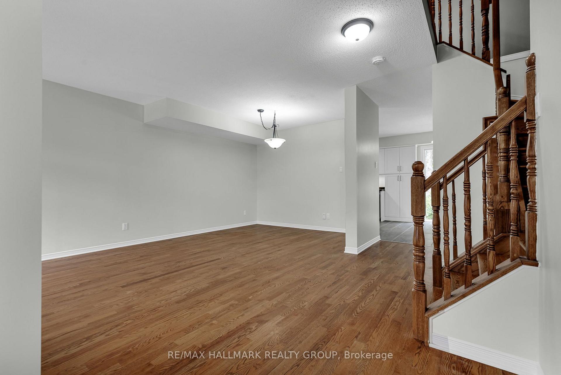 Photo 9 of 146 College Circle, Ottawa, Castle Heights — HOMEH