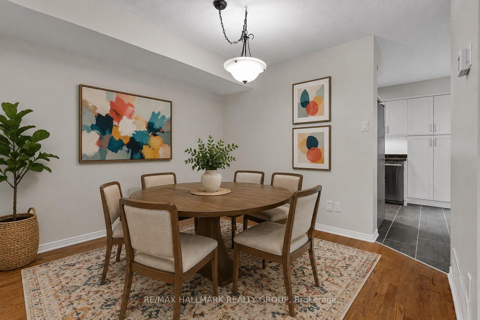 Photo 10 of 146 College Circle, Ottawa, Castle Heights — HOMEH
