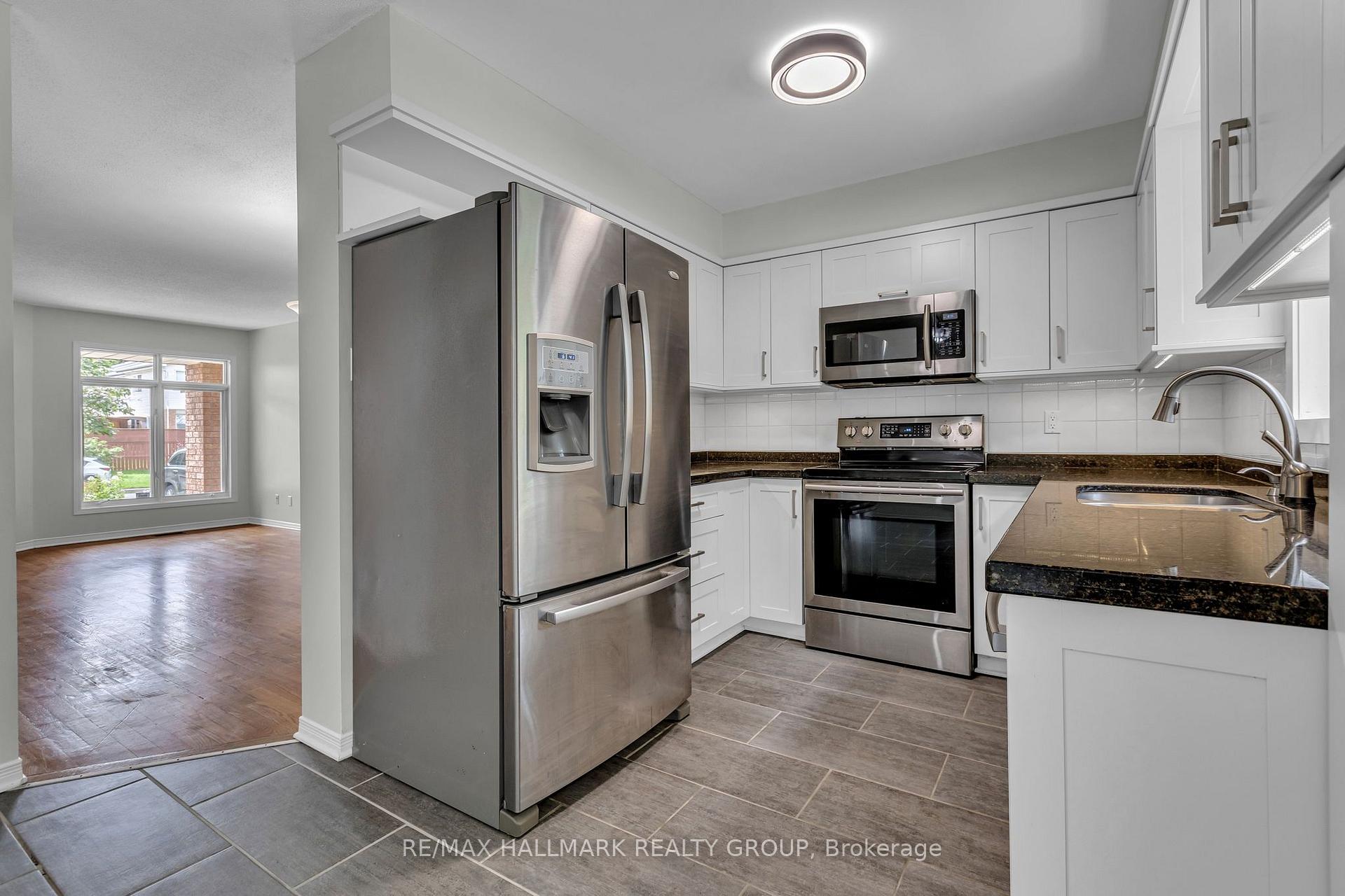 Photo 13 of 146 College Circle, Ottawa, Castle Heights — HOMEH