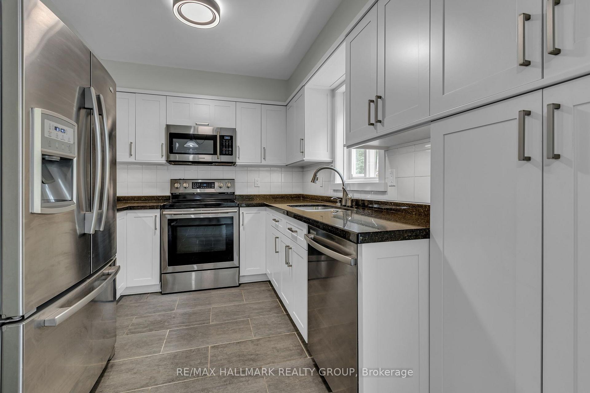Photo 14 of 146 College Circle, Ottawa, Castle Heights — HOMEH