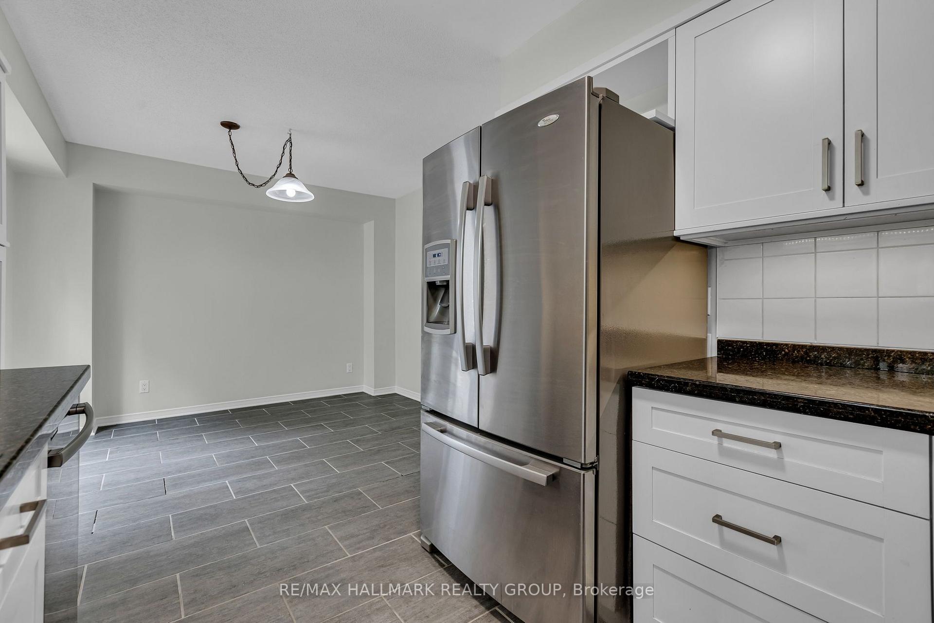 Photo 15 of 146 College Circle, Ottawa, Castle Heights — HOMEH