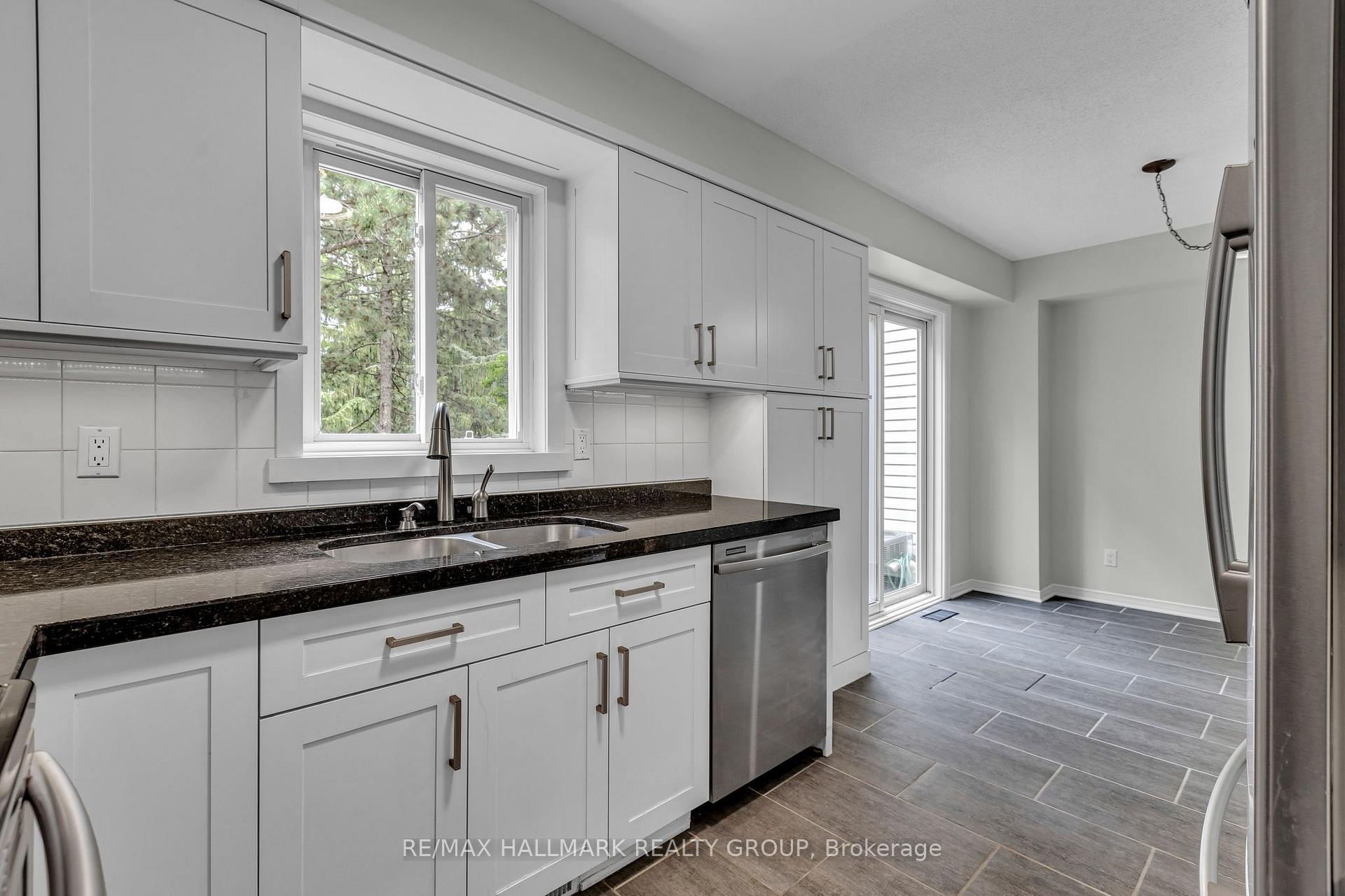 Photo 16 of 146 College Circle, Ottawa, Castle Heights — HOMEH