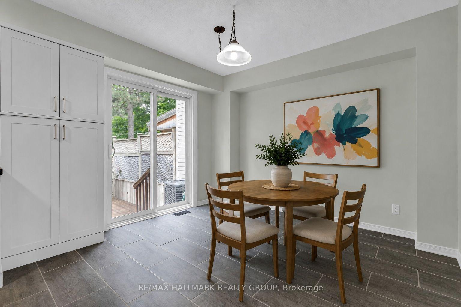 Photo 17 of 146 College Circle, Ottawa, Castle Heights — HOMEH