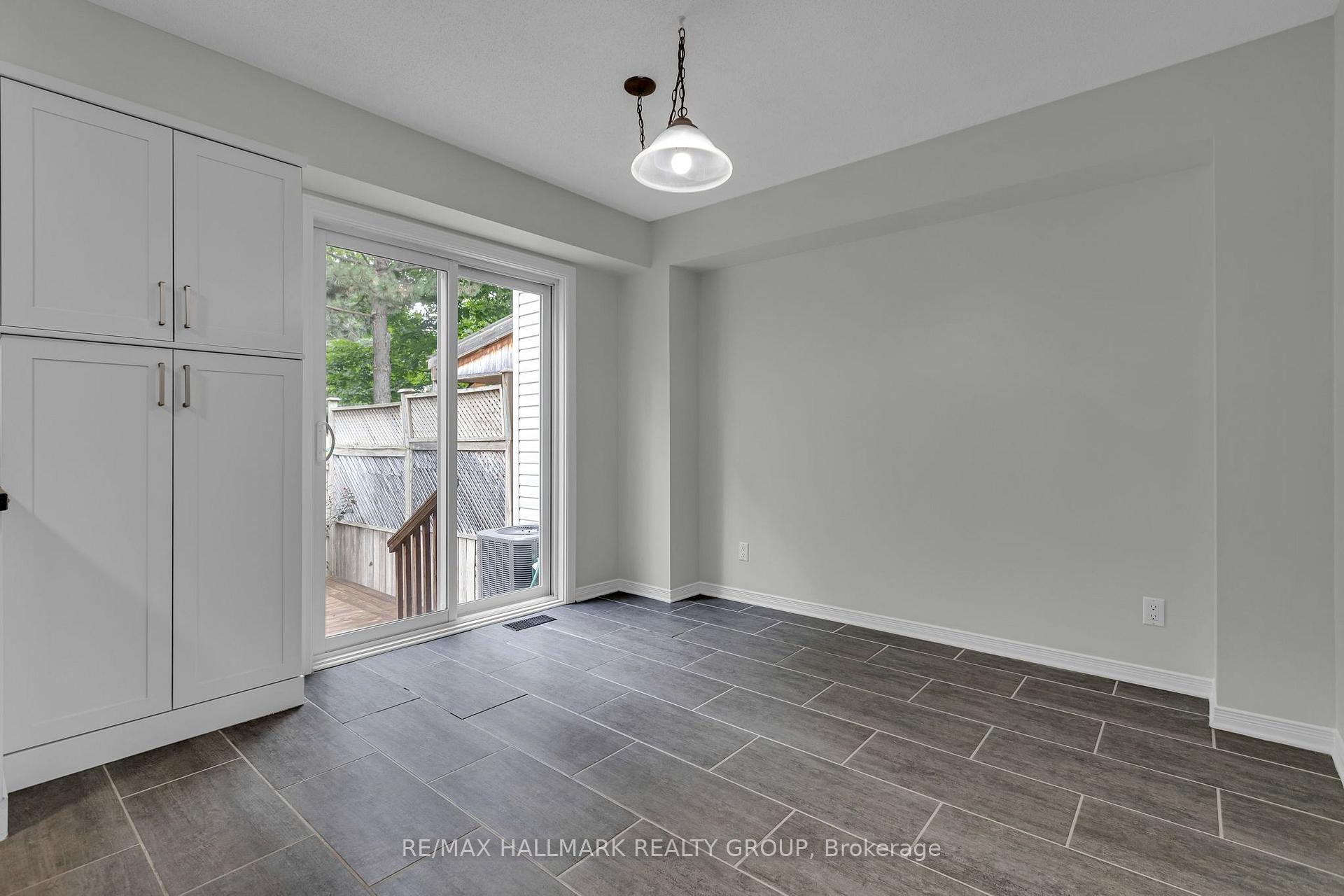 Photo 18 of 146 College Circle, Ottawa, Castle Heights — HOMEH