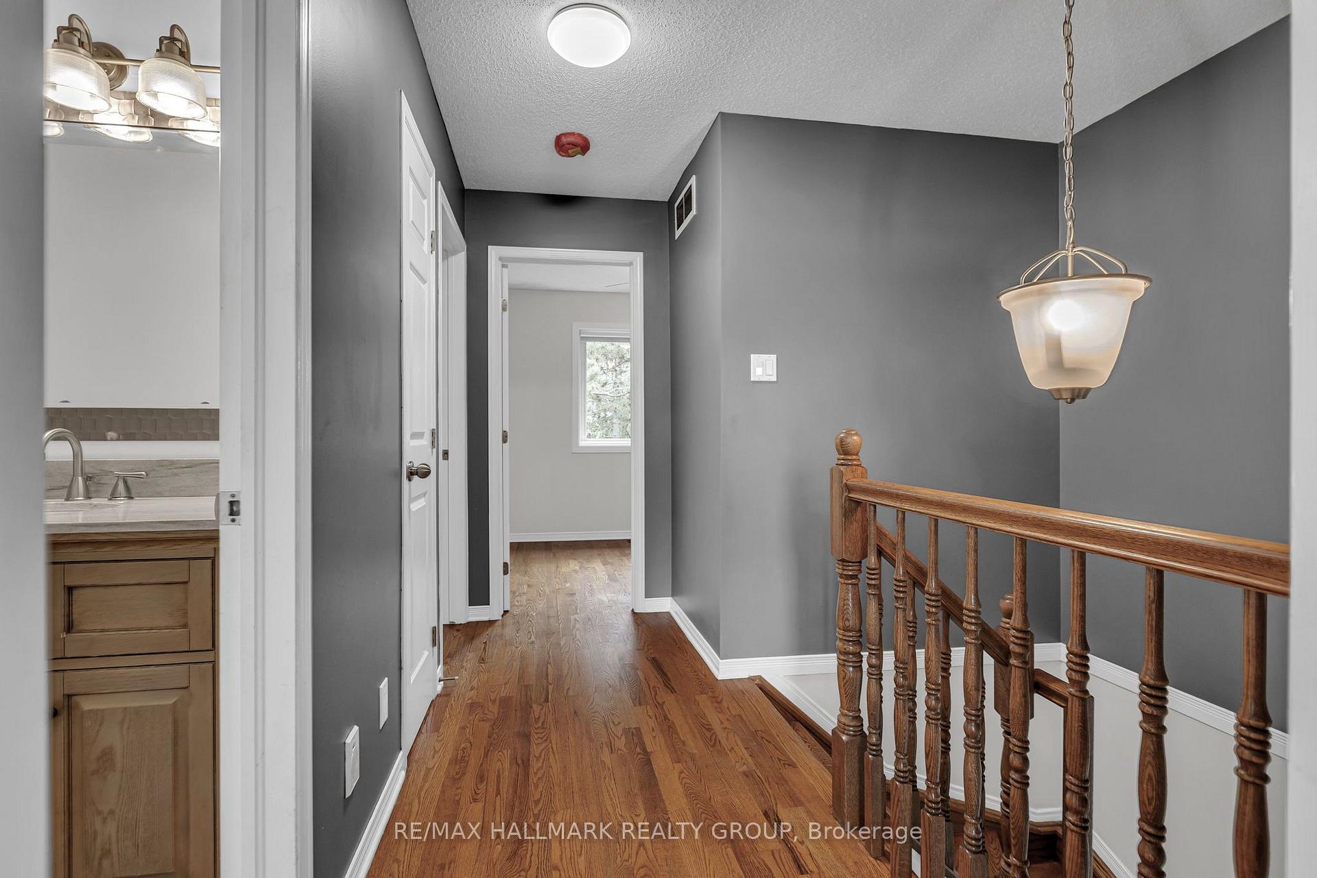 Photo 19 of 146 College Circle, Ottawa, Castle Heights — HOMEH