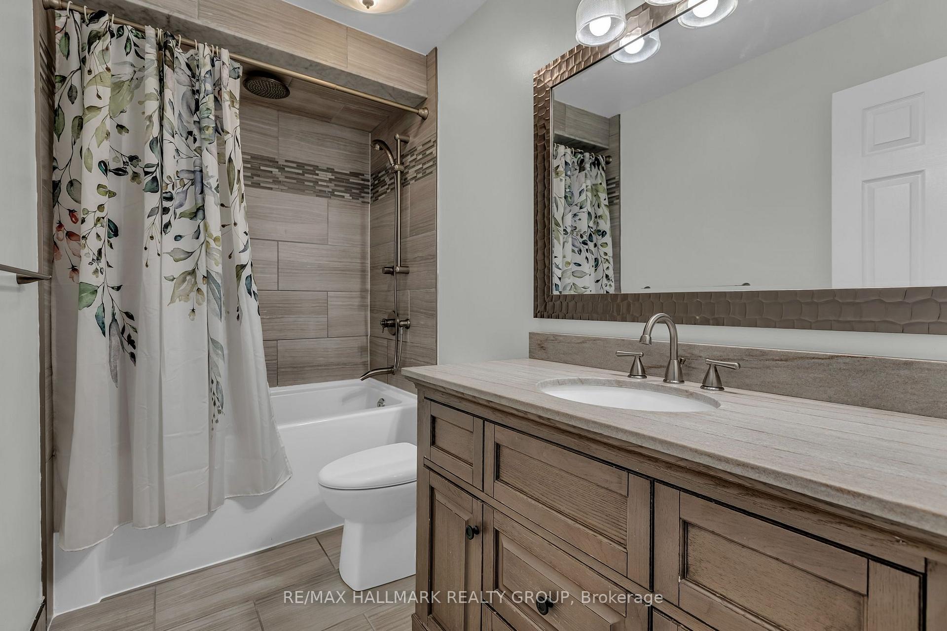 Photo 30 of 146 College Circle, Ottawa, Castle Heights — HOMEH