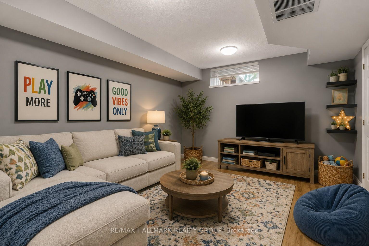 Photo 31 of 146 College Circle, Ottawa, Castle Heights — HOMEH