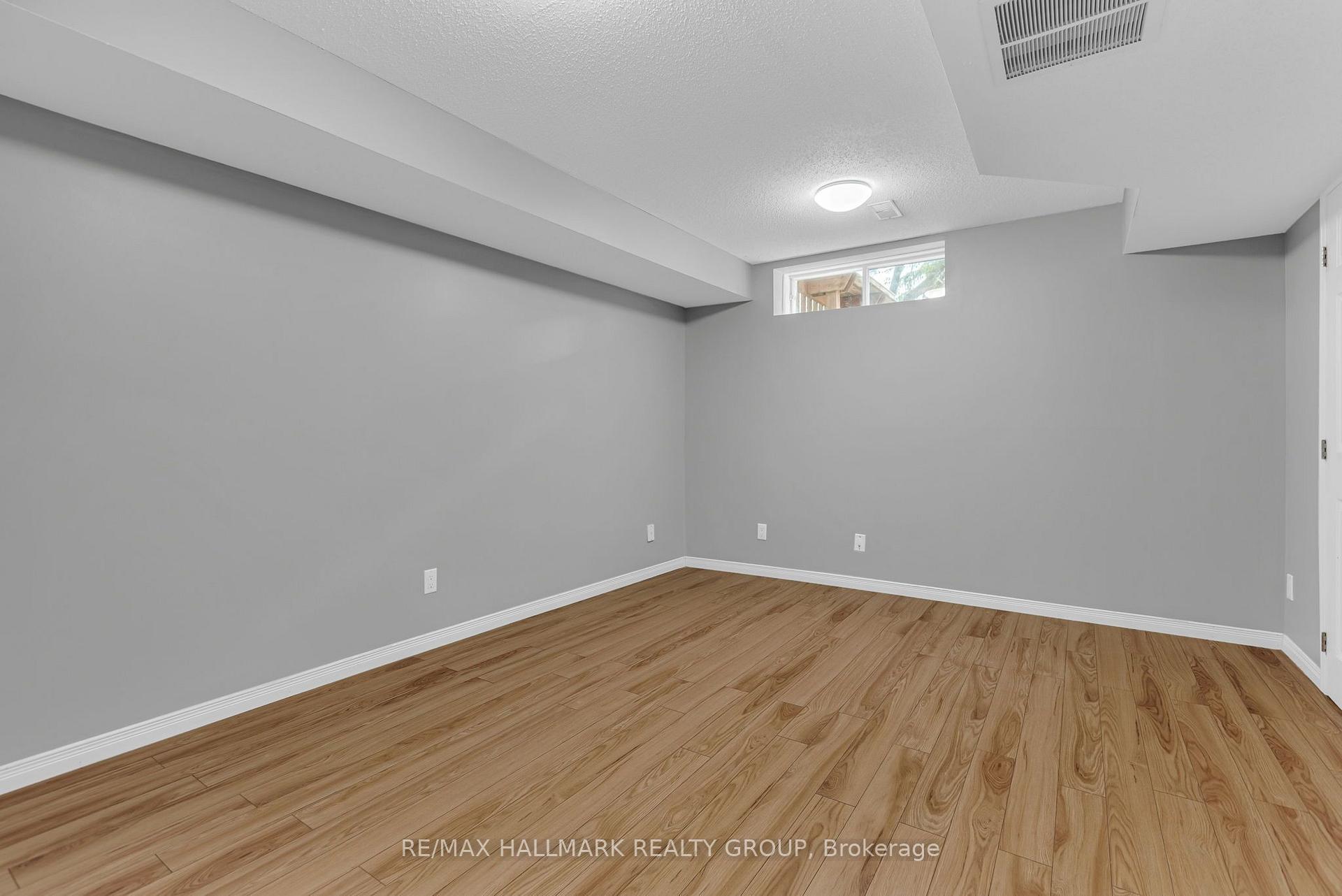 Photo 32 of 146 College Circle, Ottawa, Castle Heights — HOMEH