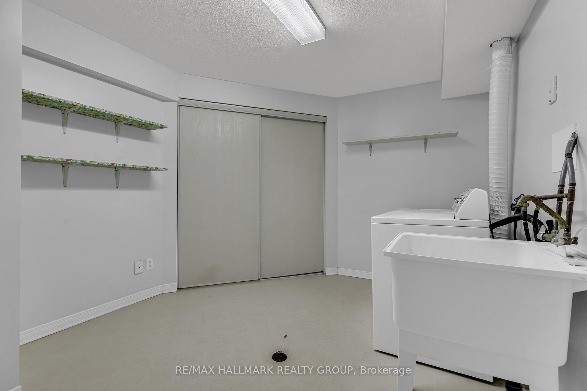 Photo 37 of 146 College Circle, Ottawa, Castle Heights — HOMEH