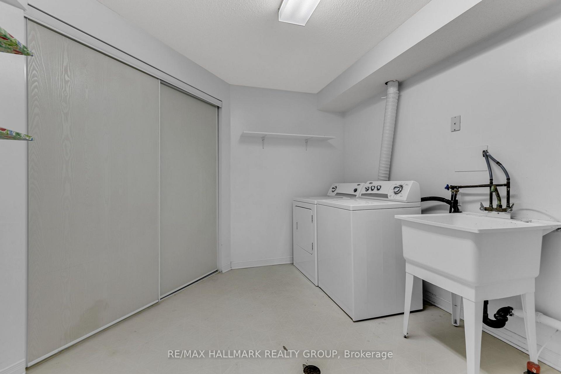 Photo 38 of 146 College Circle, Ottawa, Castle Heights — HOMEH